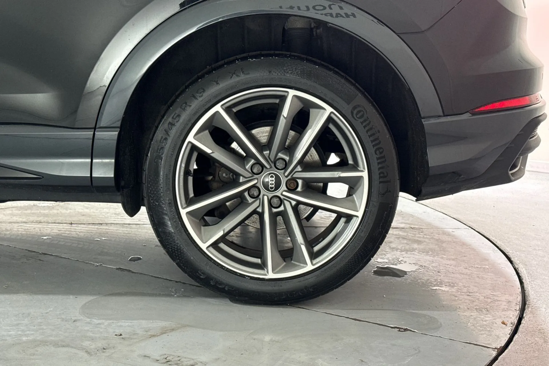 Audi Q3 thumbnail image number 10