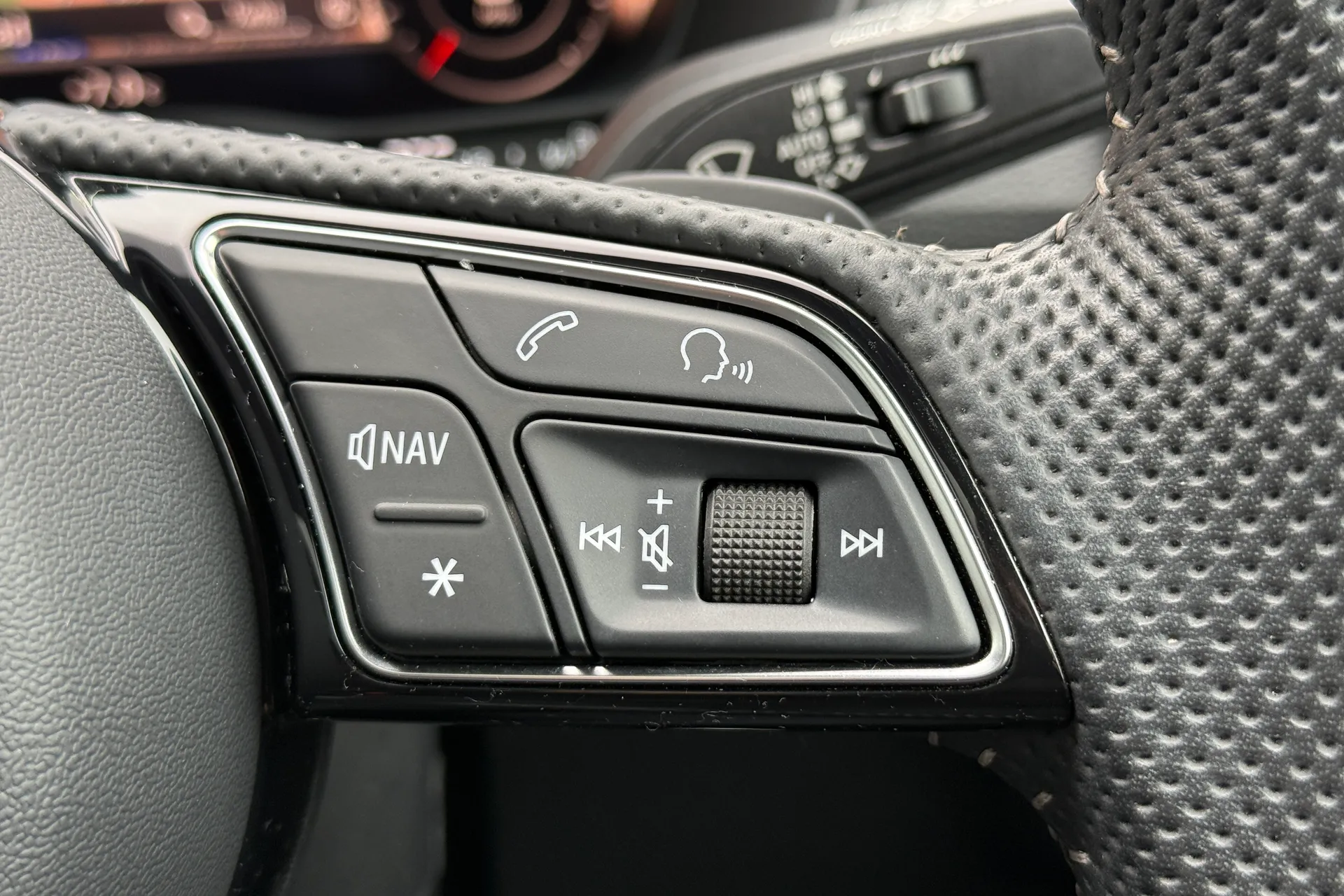 Audi Q2 thumbnail image number 15