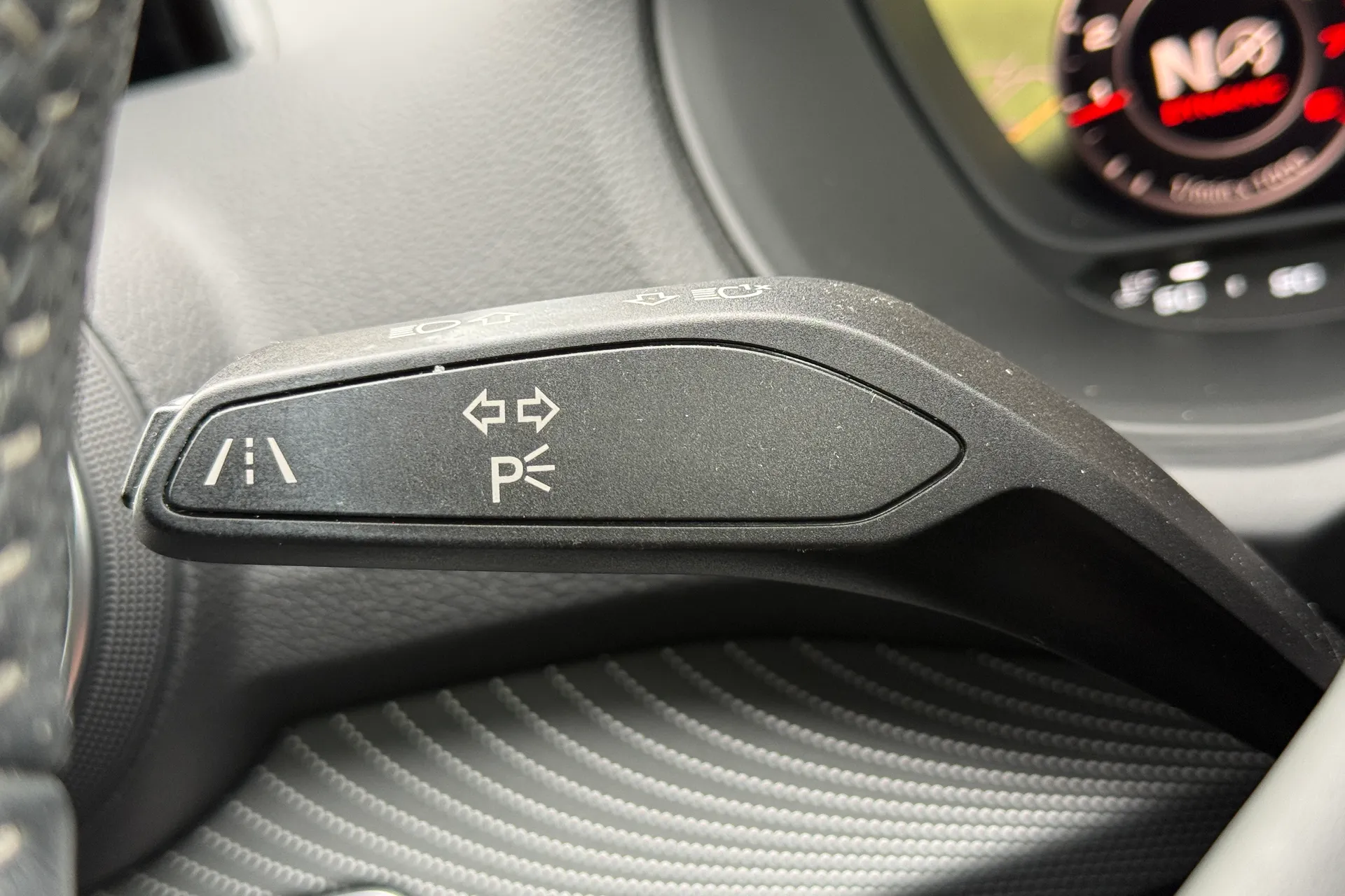 Audi Q2 thumbnail image number 17