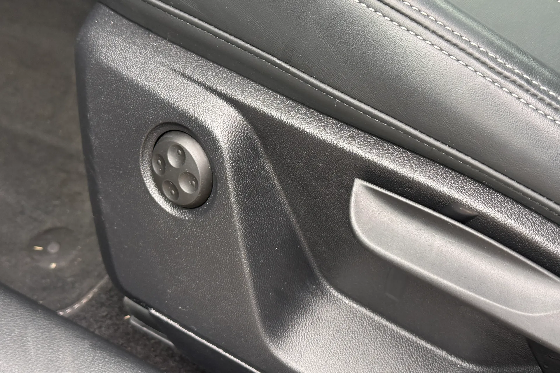 Audi Q2 thumbnail image number 60