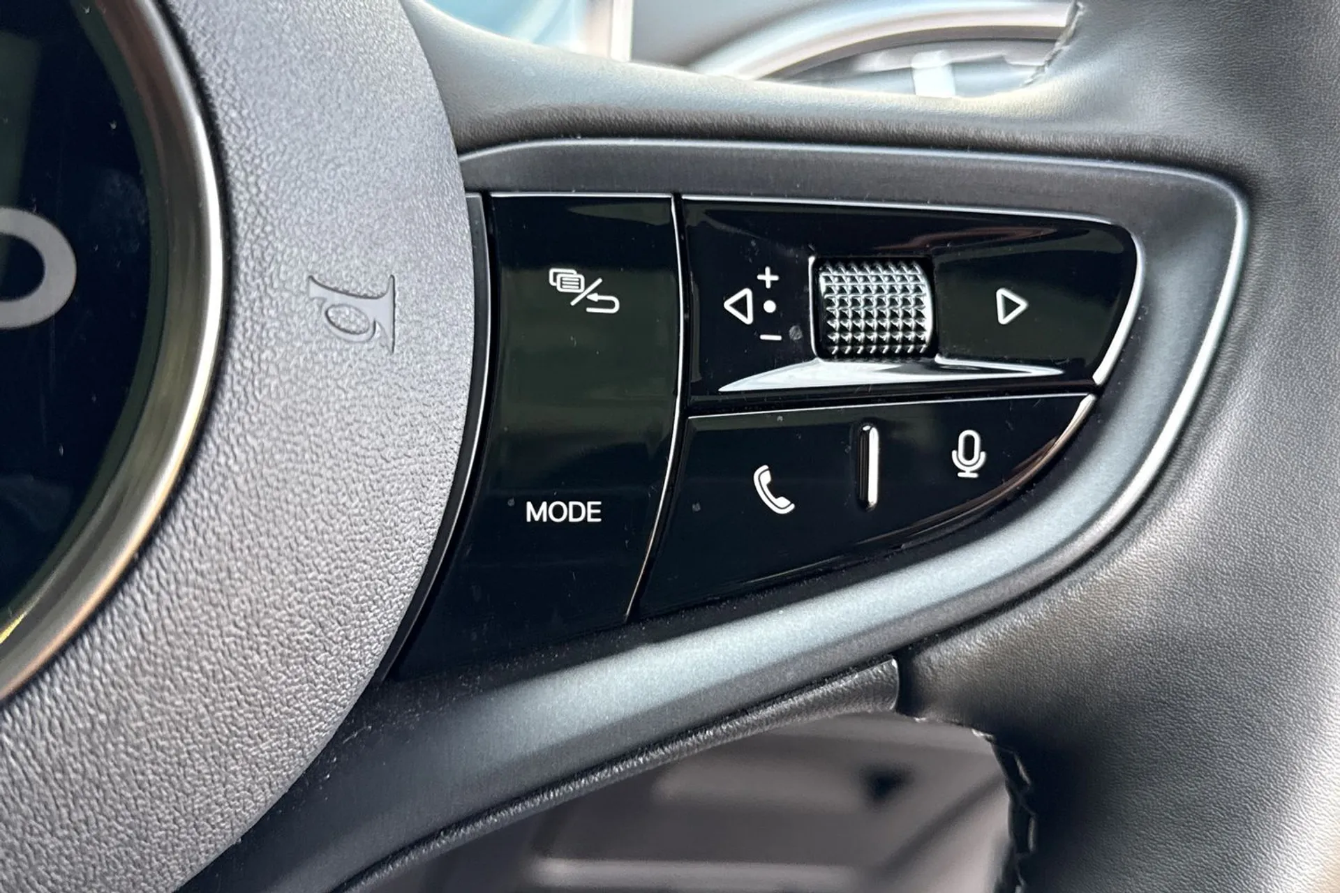 BYD SEAL thumbnail image number 39