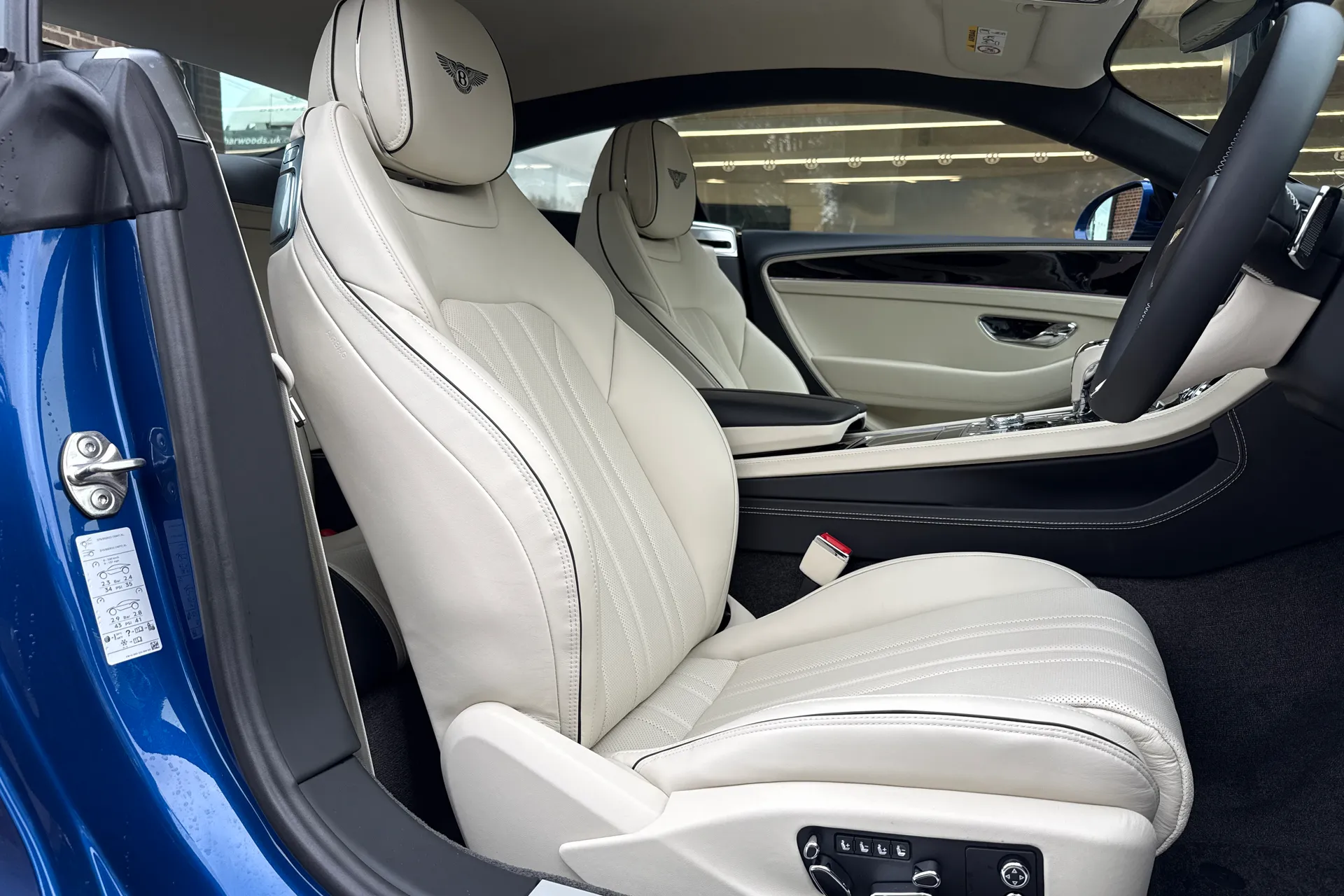 Bentley CONTINENTAL GT thumbnail image number 10