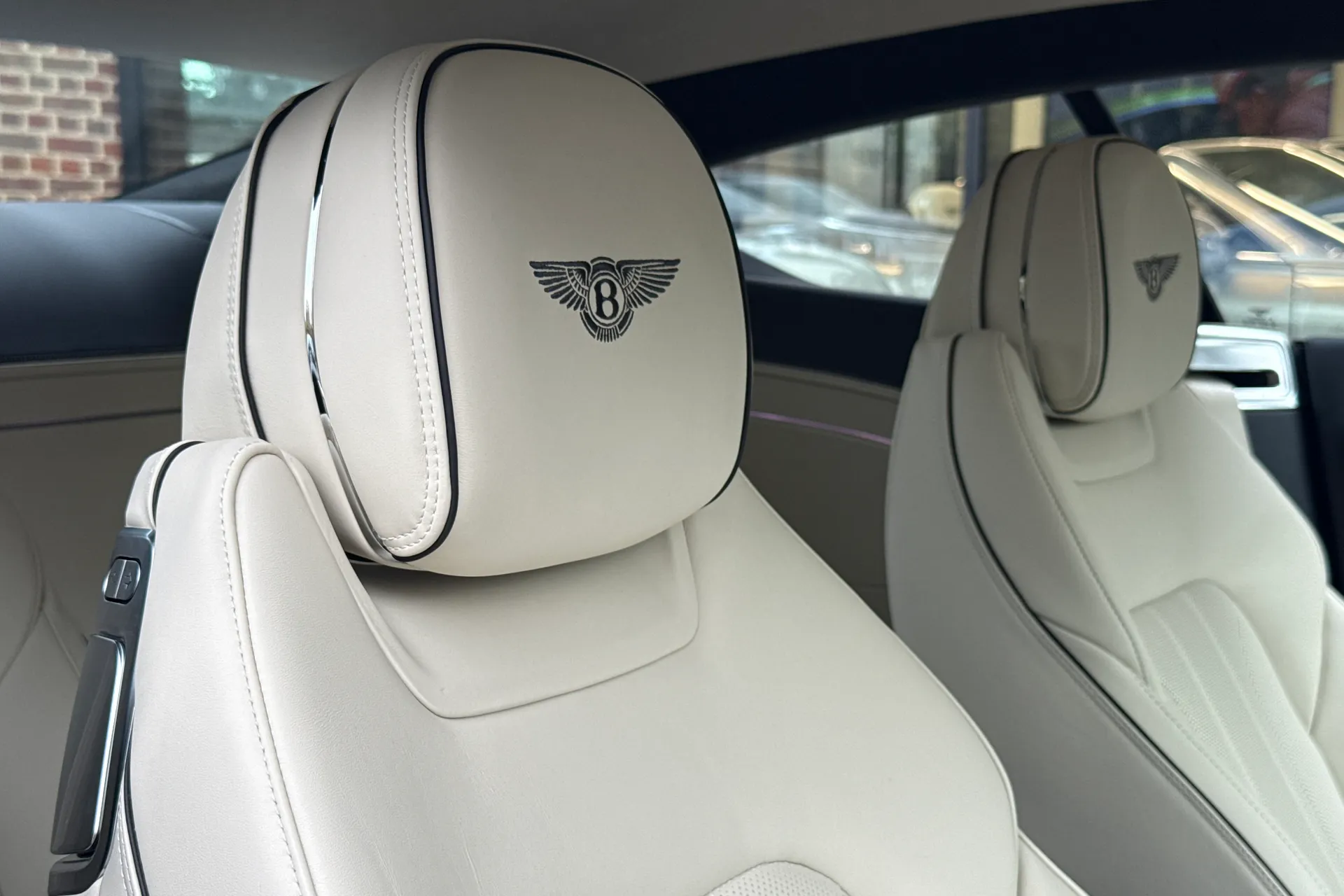 Bentley CONTINENTAL GT thumbnail image number 15