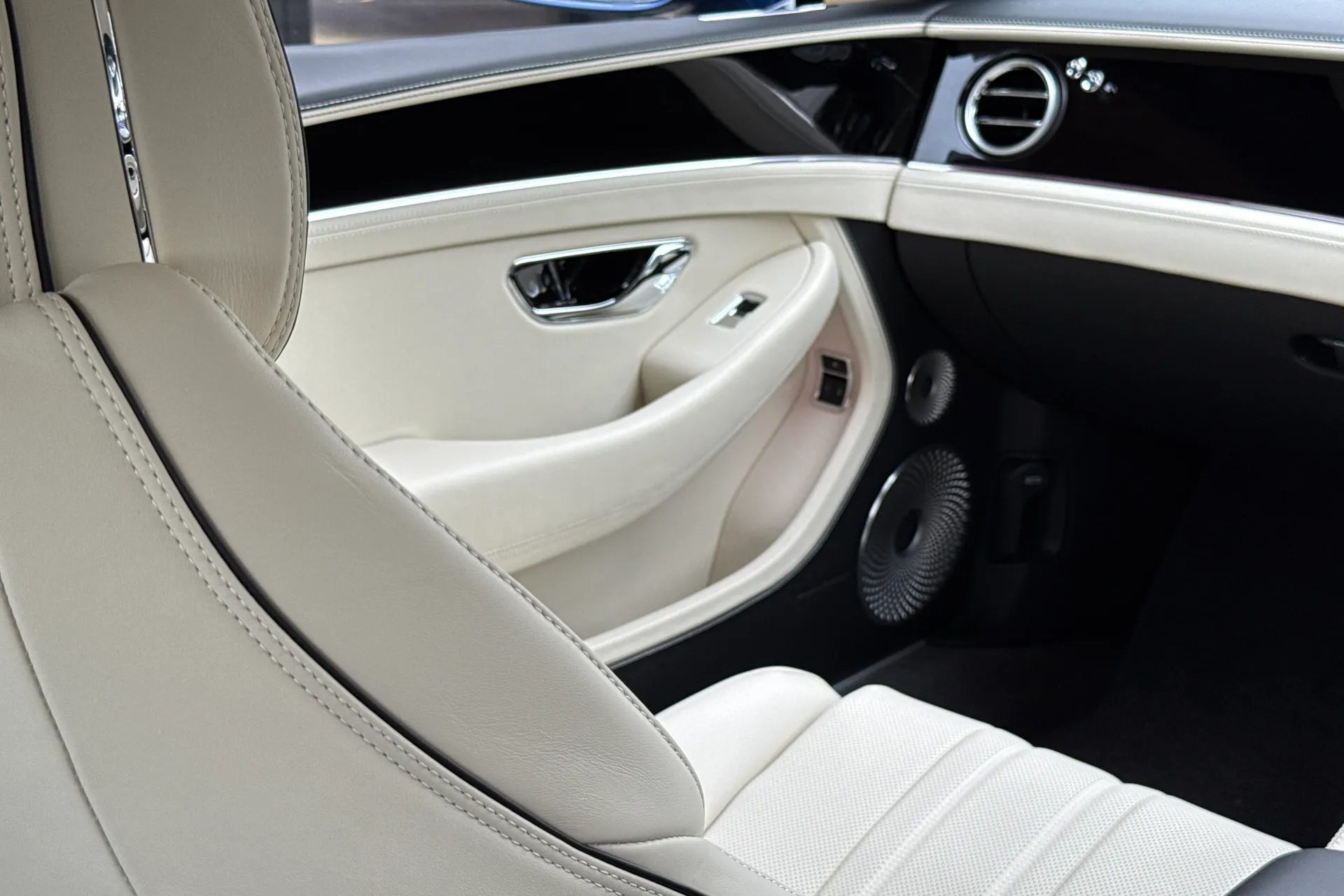 Bentley CONTINENTAL GT thumbnail image number 17