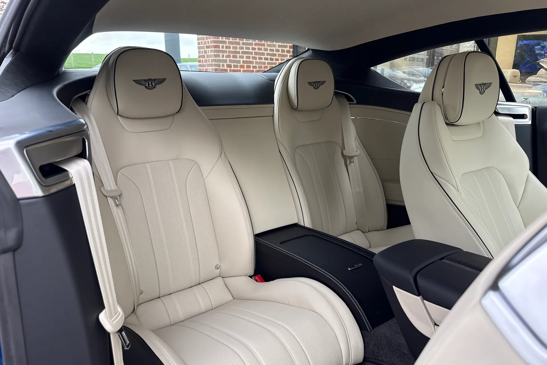 Bentley CONTINENTAL GT thumbnail image number 11