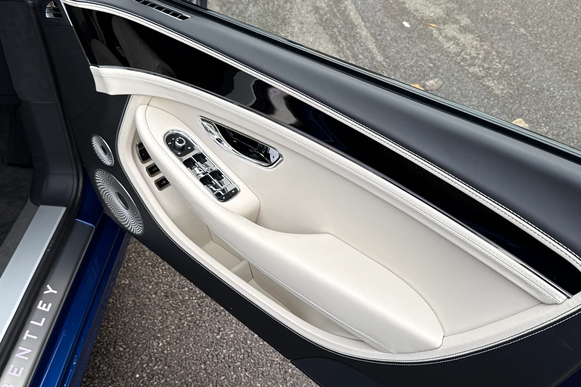 Bentley CONTINENTAL GT thumbnail image number 8