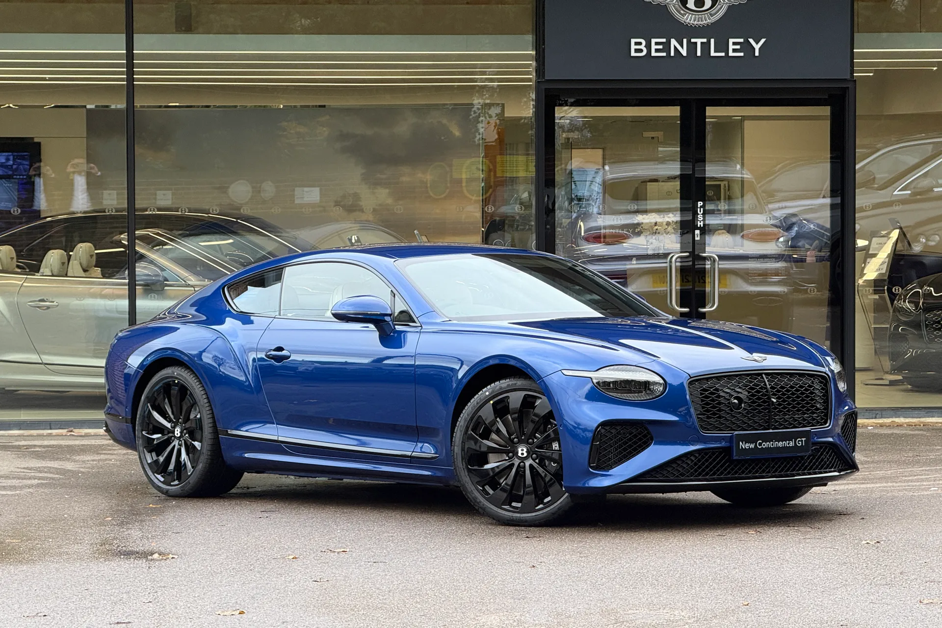 Bentley CONTINENTAL GT focused image
