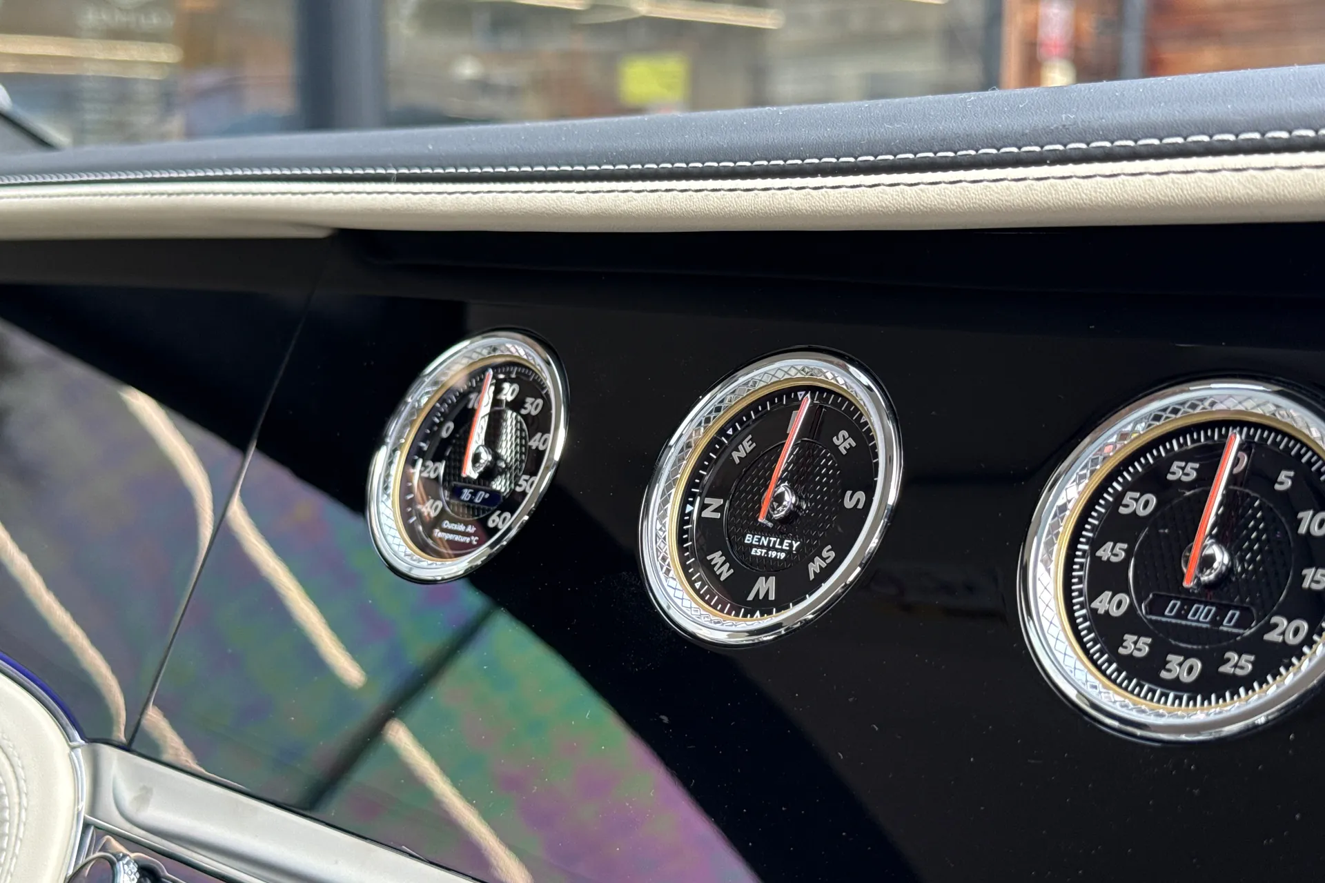 Bentley CONTINENTAL GT thumbnail image number 32