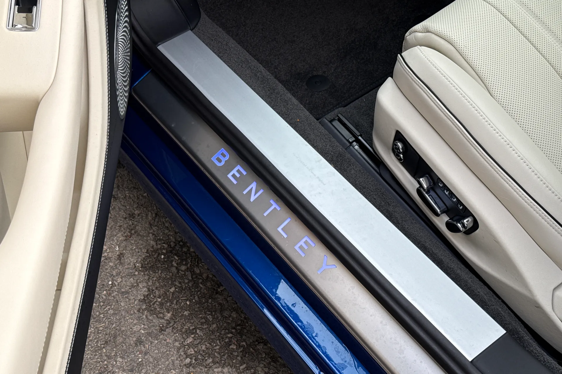 Bentley CONTINENTAL GT thumbnail image number 36