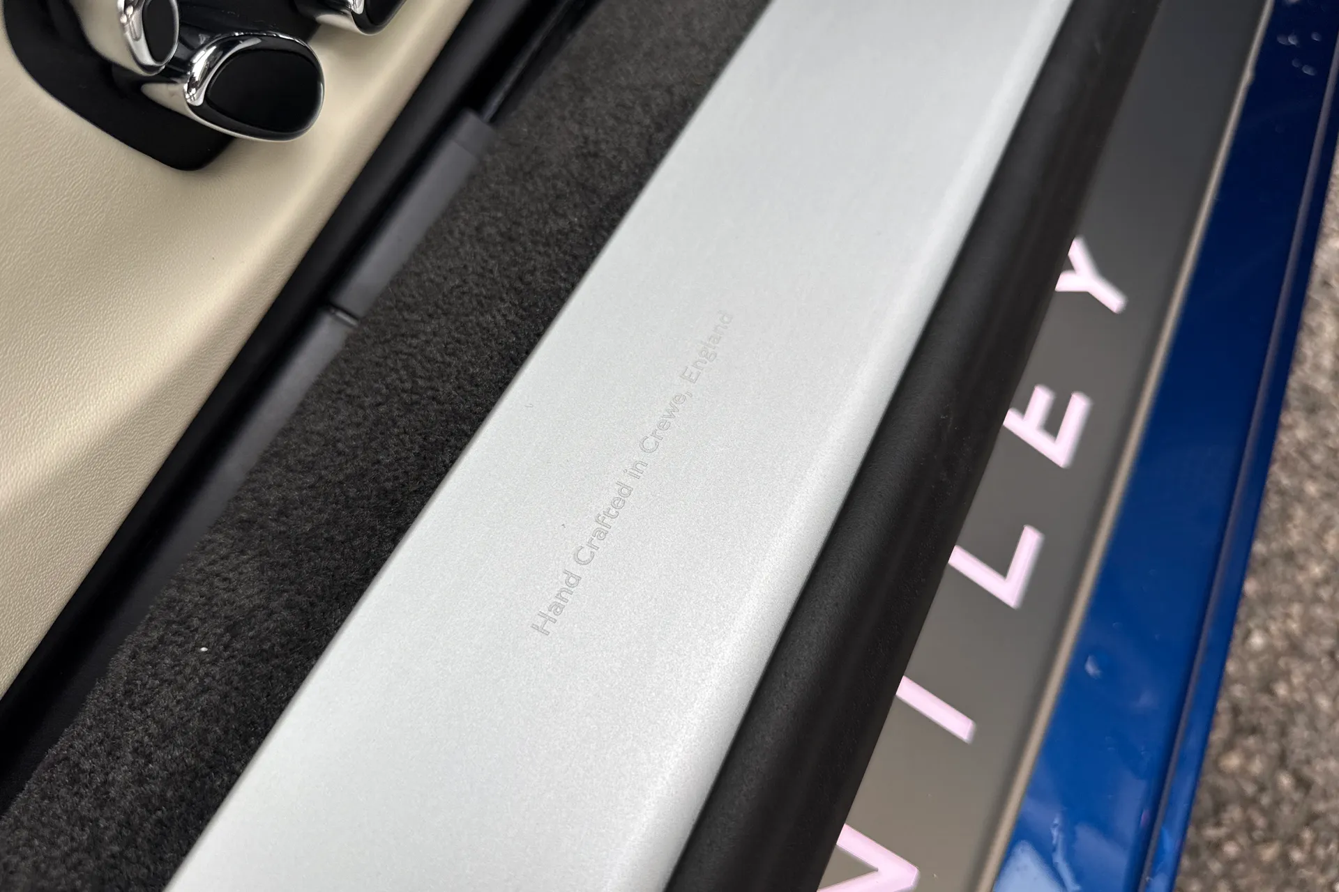 Bentley CONTINENTAL GT thumbnail image number 19