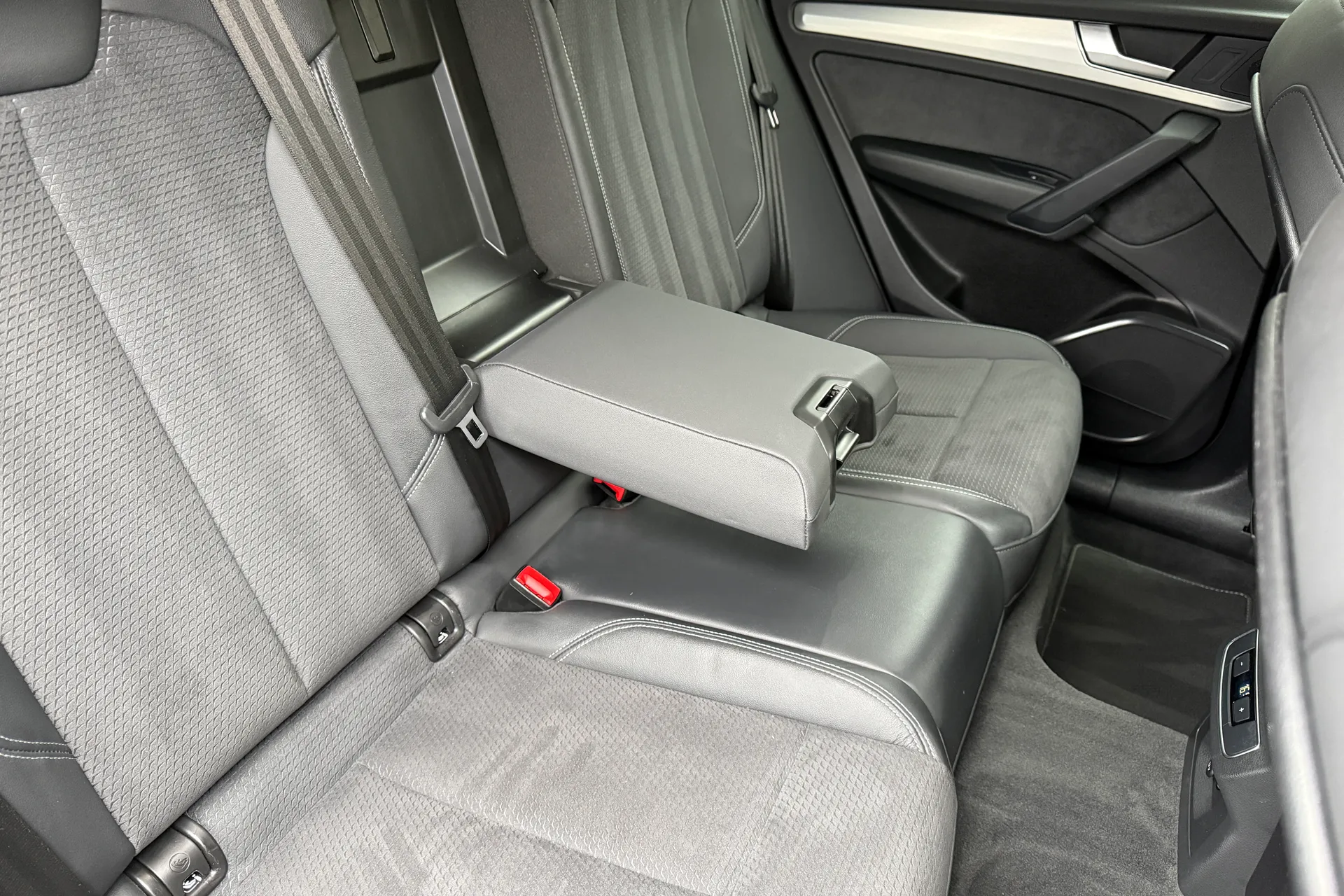 Audi Q5 thumbnail image number 26