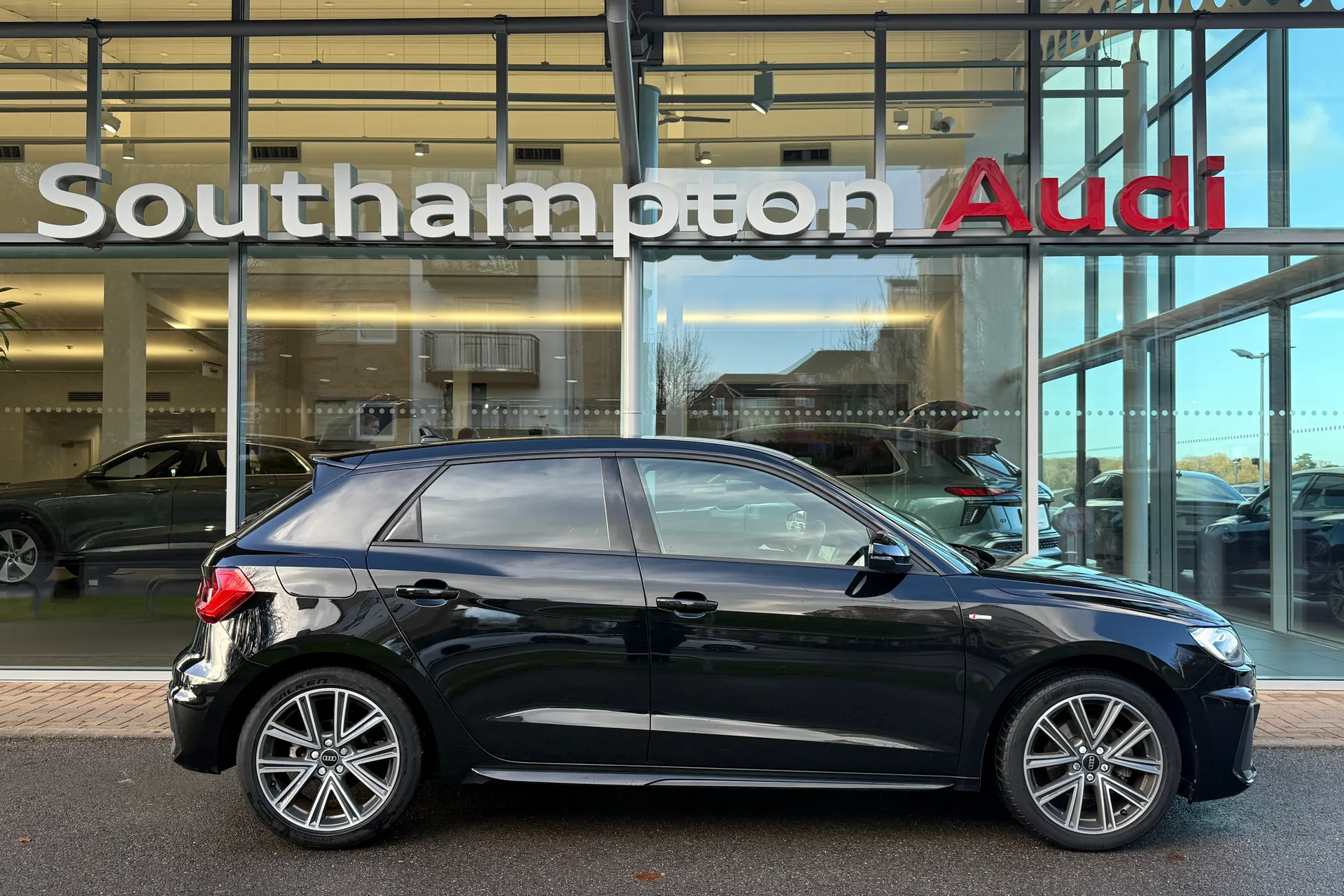 Audi A1 thumbnail image number 2