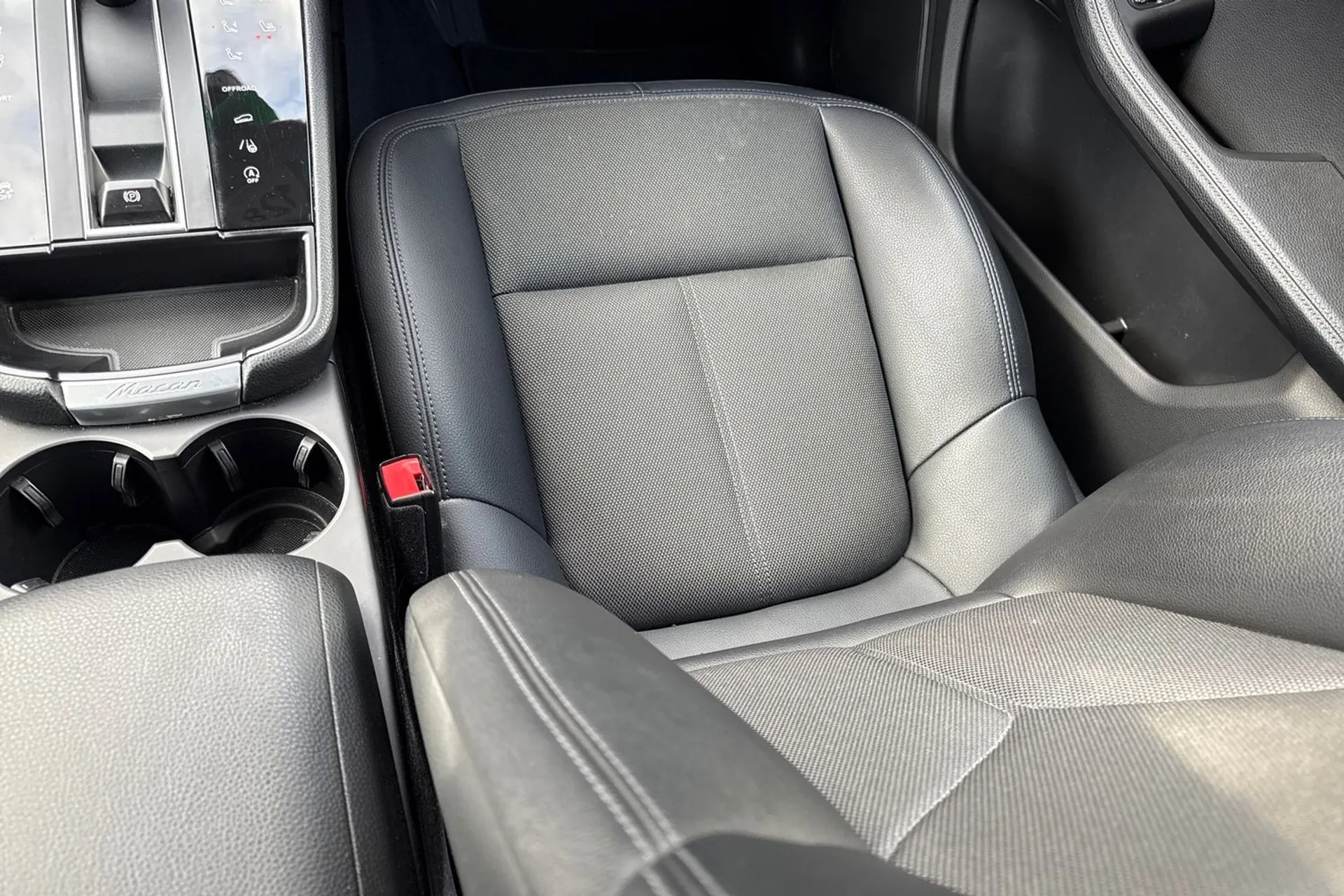 Porsche MACAN thumbnail image number 31