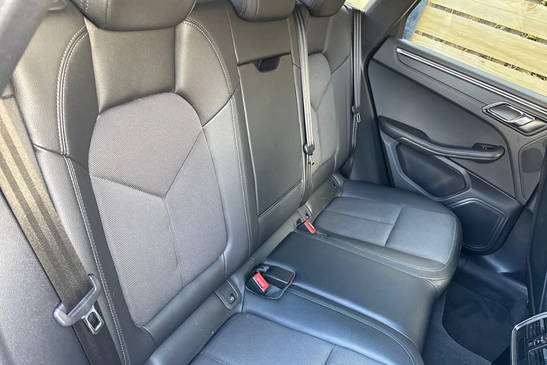 Porsche MACAN thumbnail image number 19