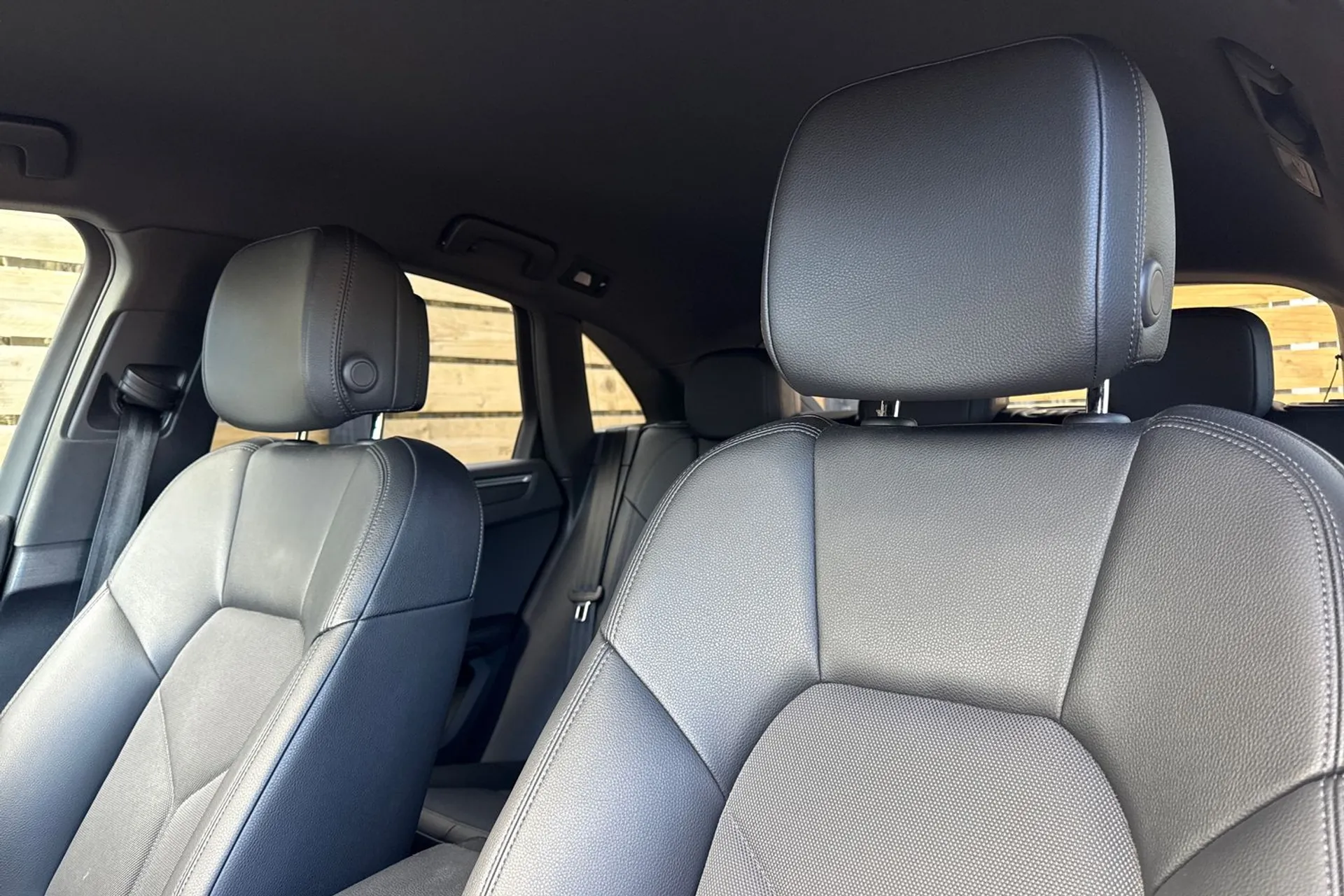 Porsche MACAN thumbnail image number 26