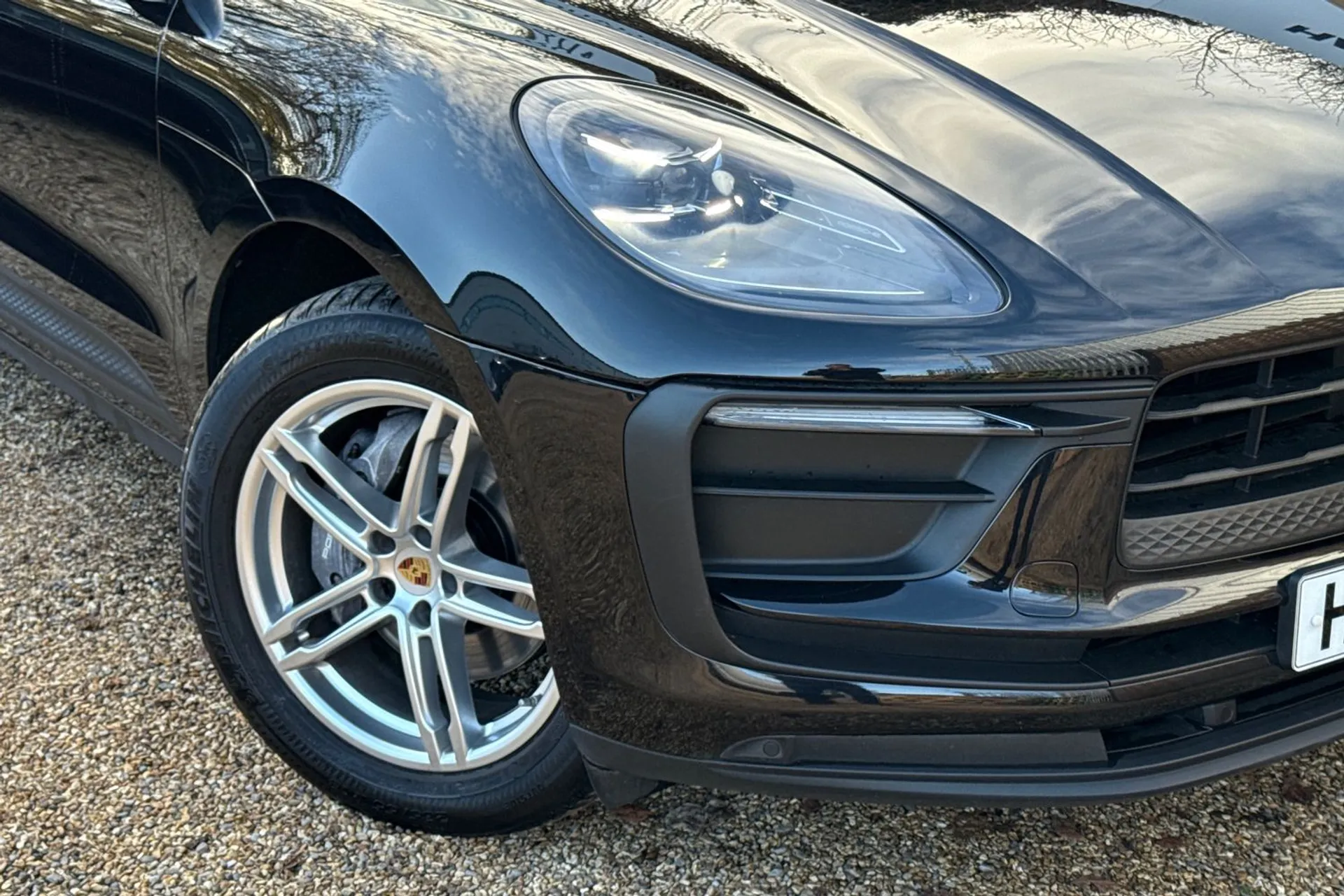 Porsche MACAN thumbnail image number 2