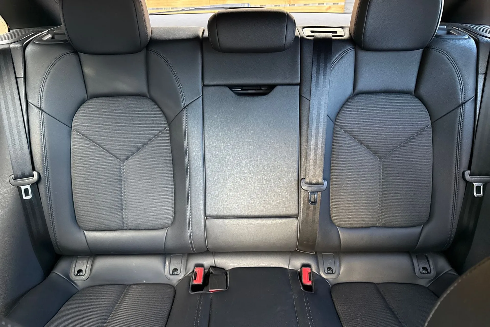 Porsche MACAN thumbnail image number 28