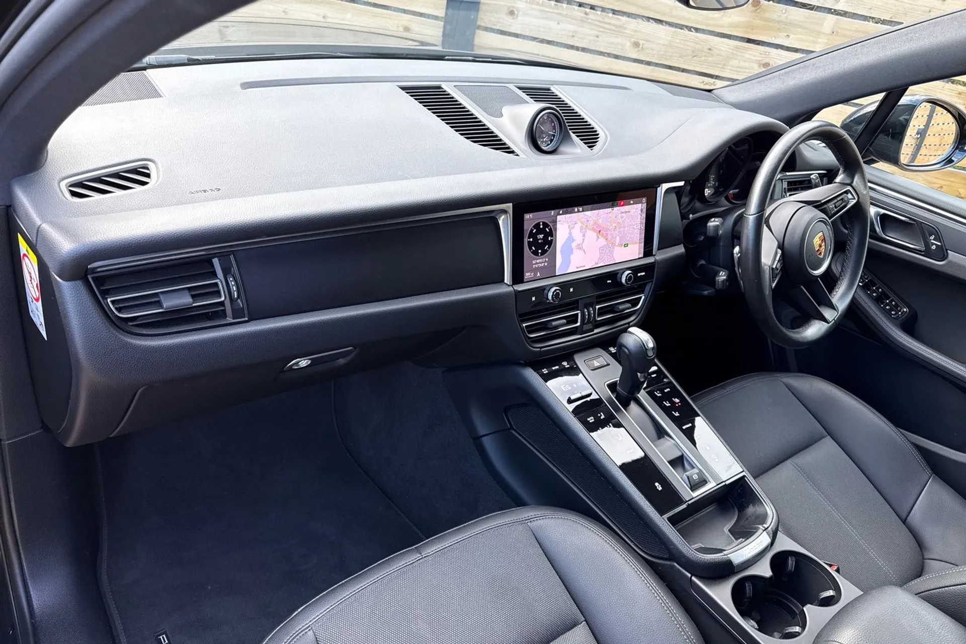 Porsche MACAN thumbnail image number 24