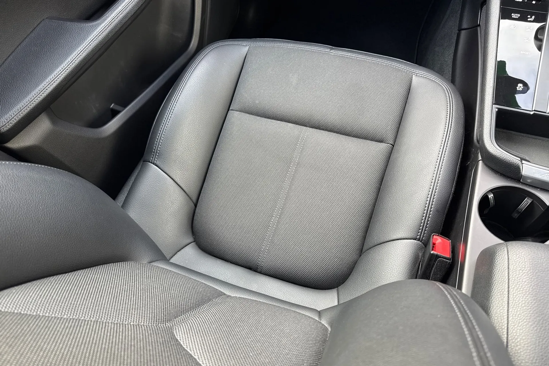 Porsche MACAN thumbnail image number 30