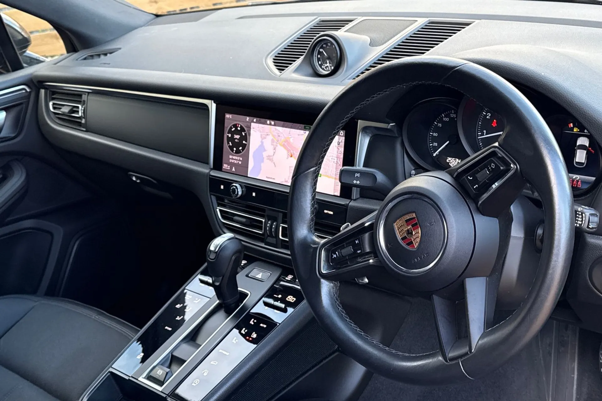 Porsche MACAN thumbnail image number 23