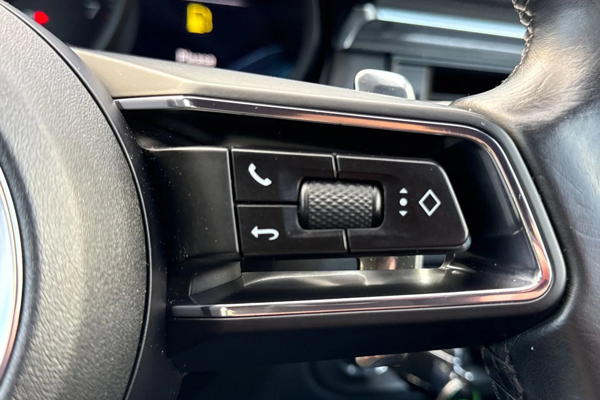 Porsche MACAN thumbnail image number 35