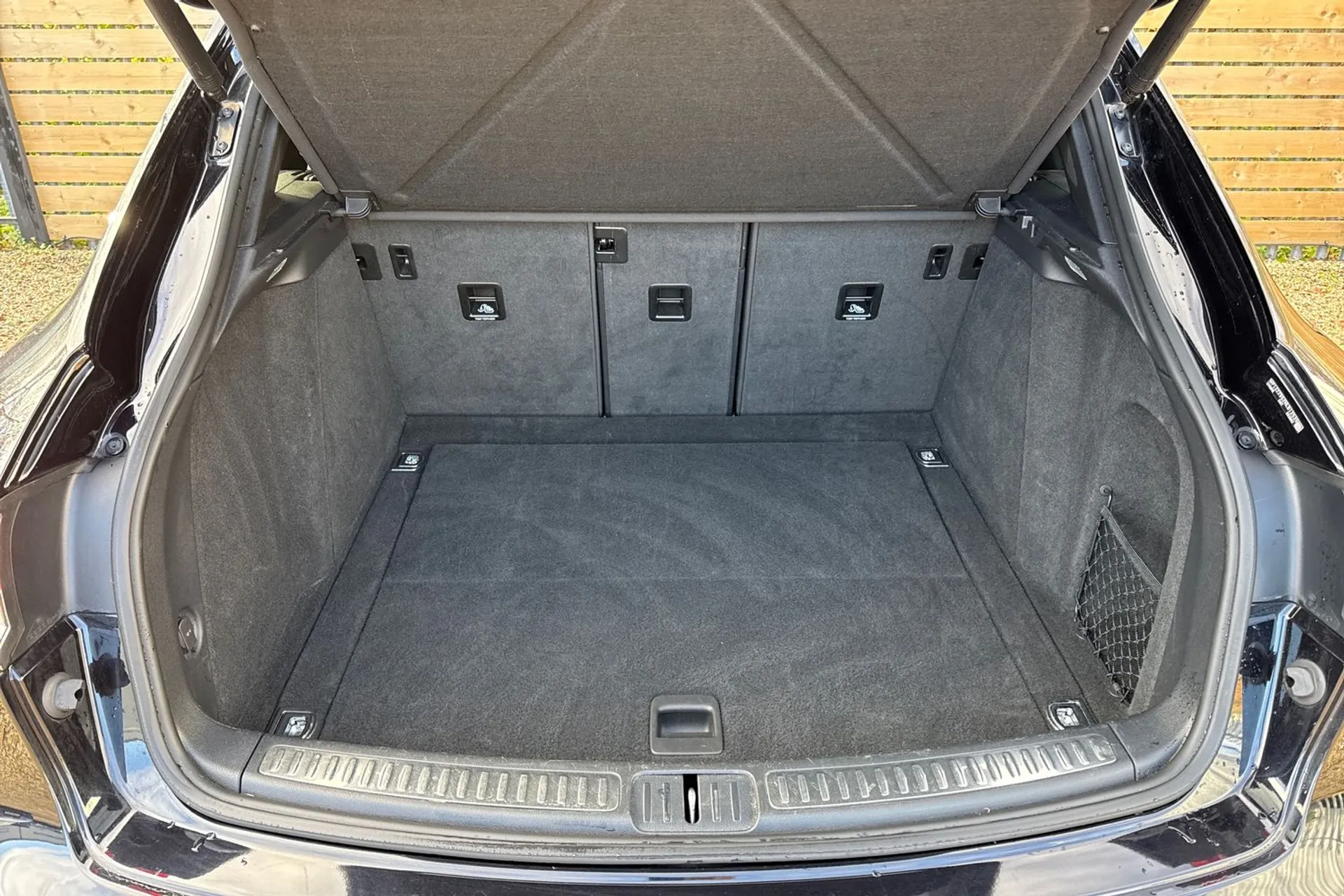 Porsche MACAN thumbnail image number 16