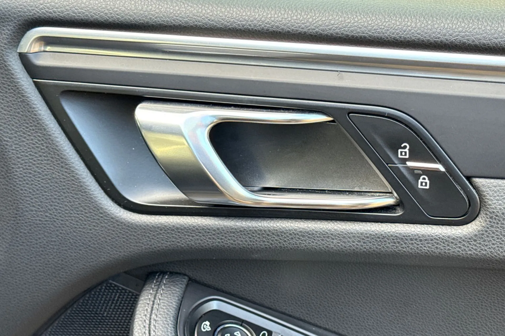 Porsche MACAN thumbnail image number 42