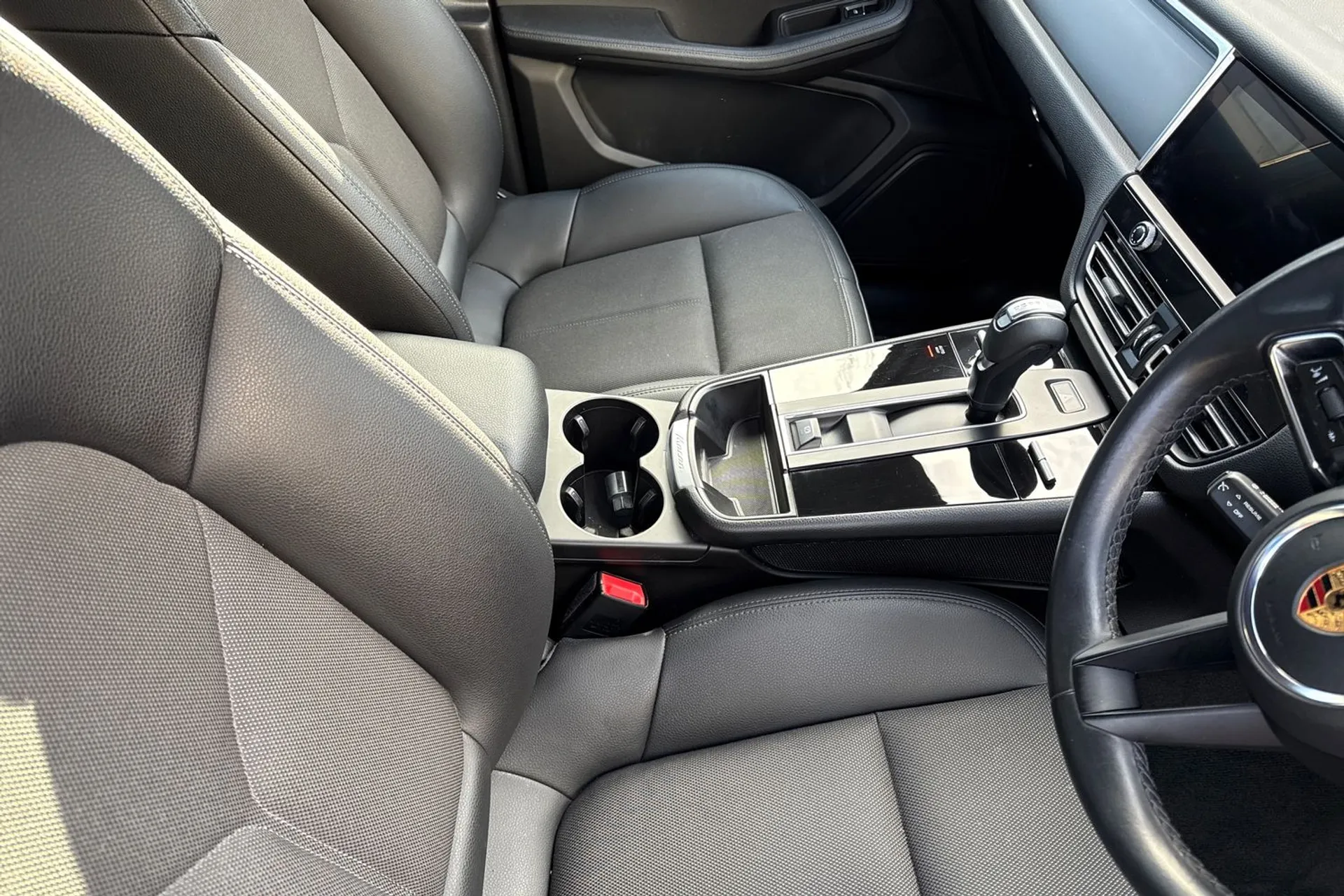 Porsche MACAN thumbnail image number 40