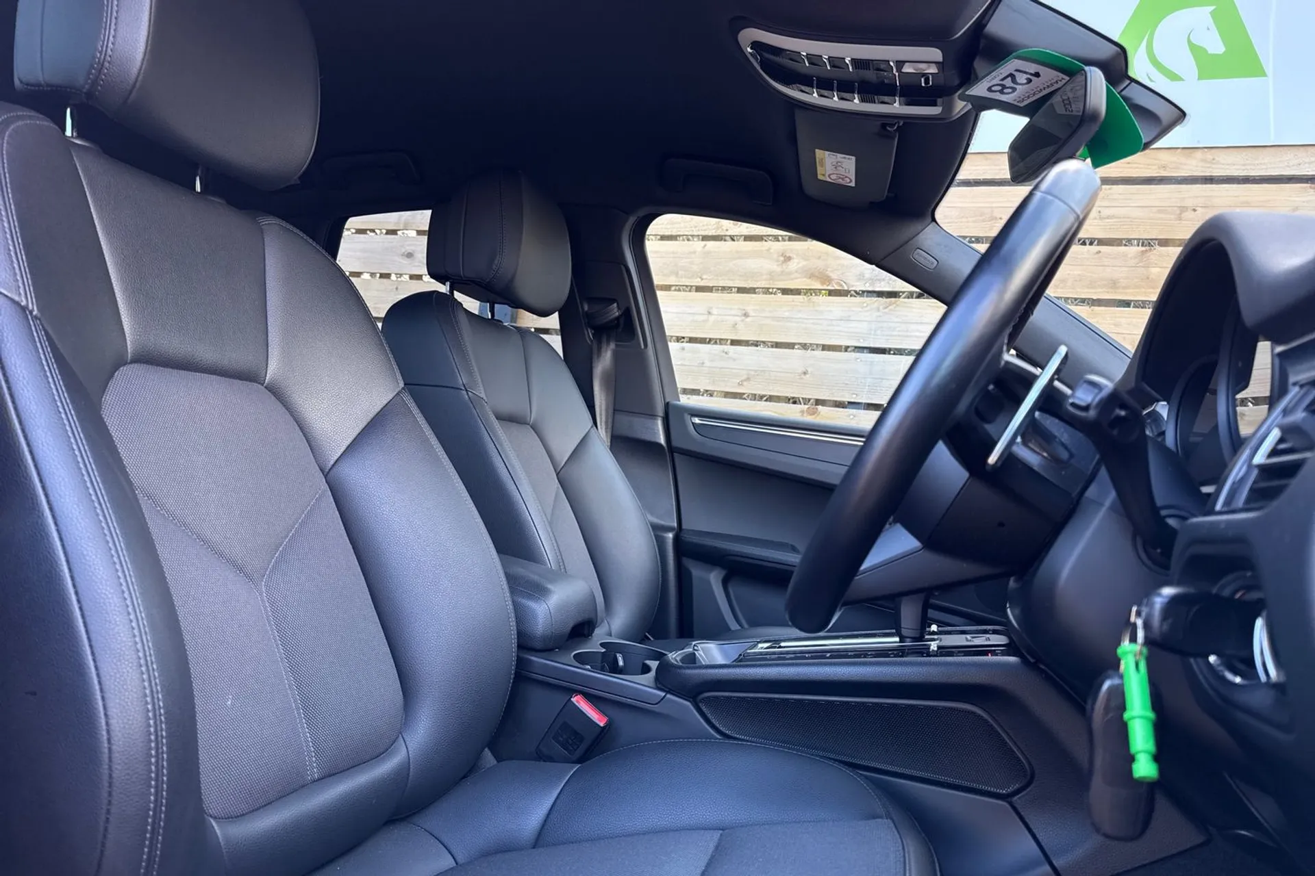 Porsche MACAN thumbnail image number 22