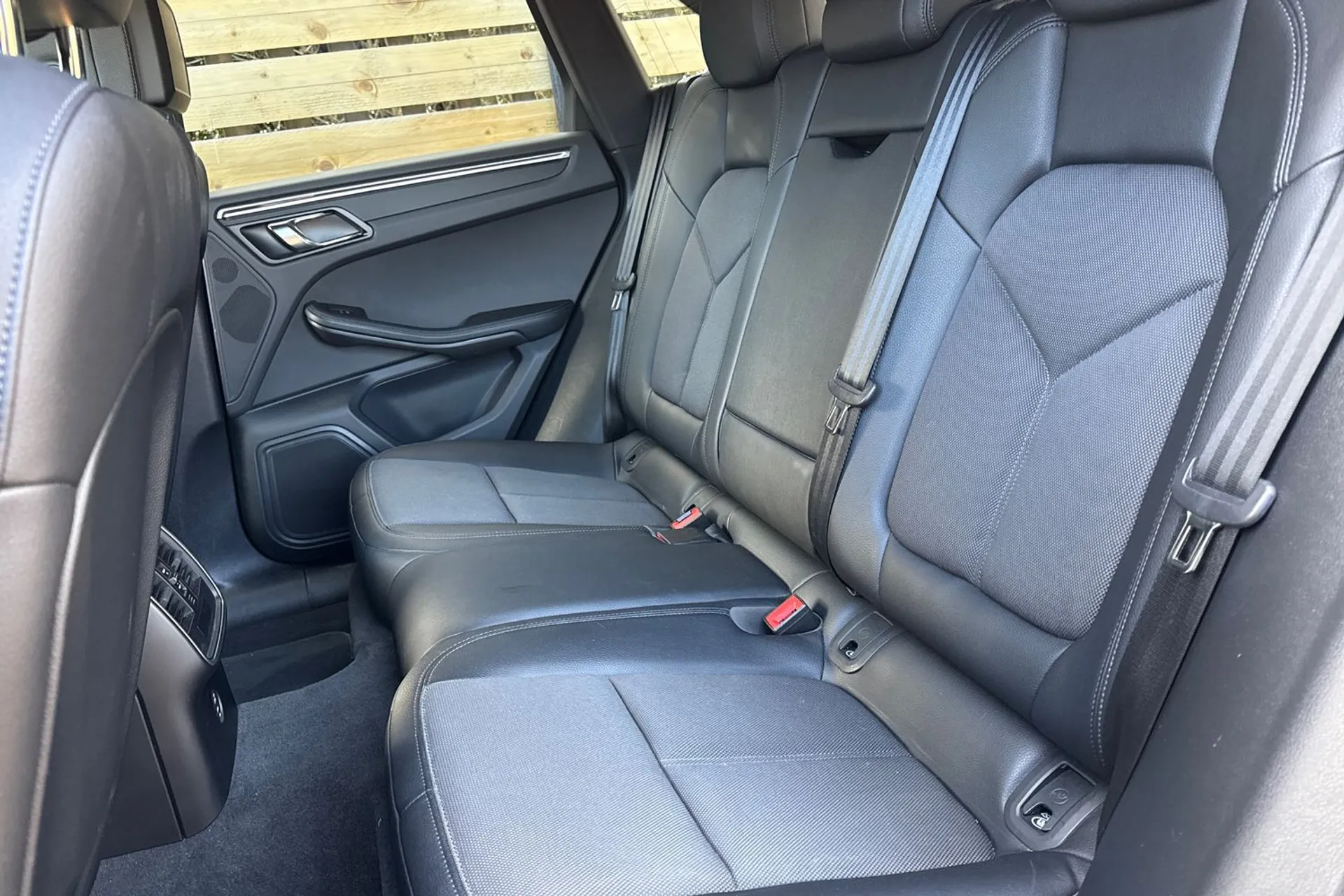 Porsche MACAN thumbnail image number 27