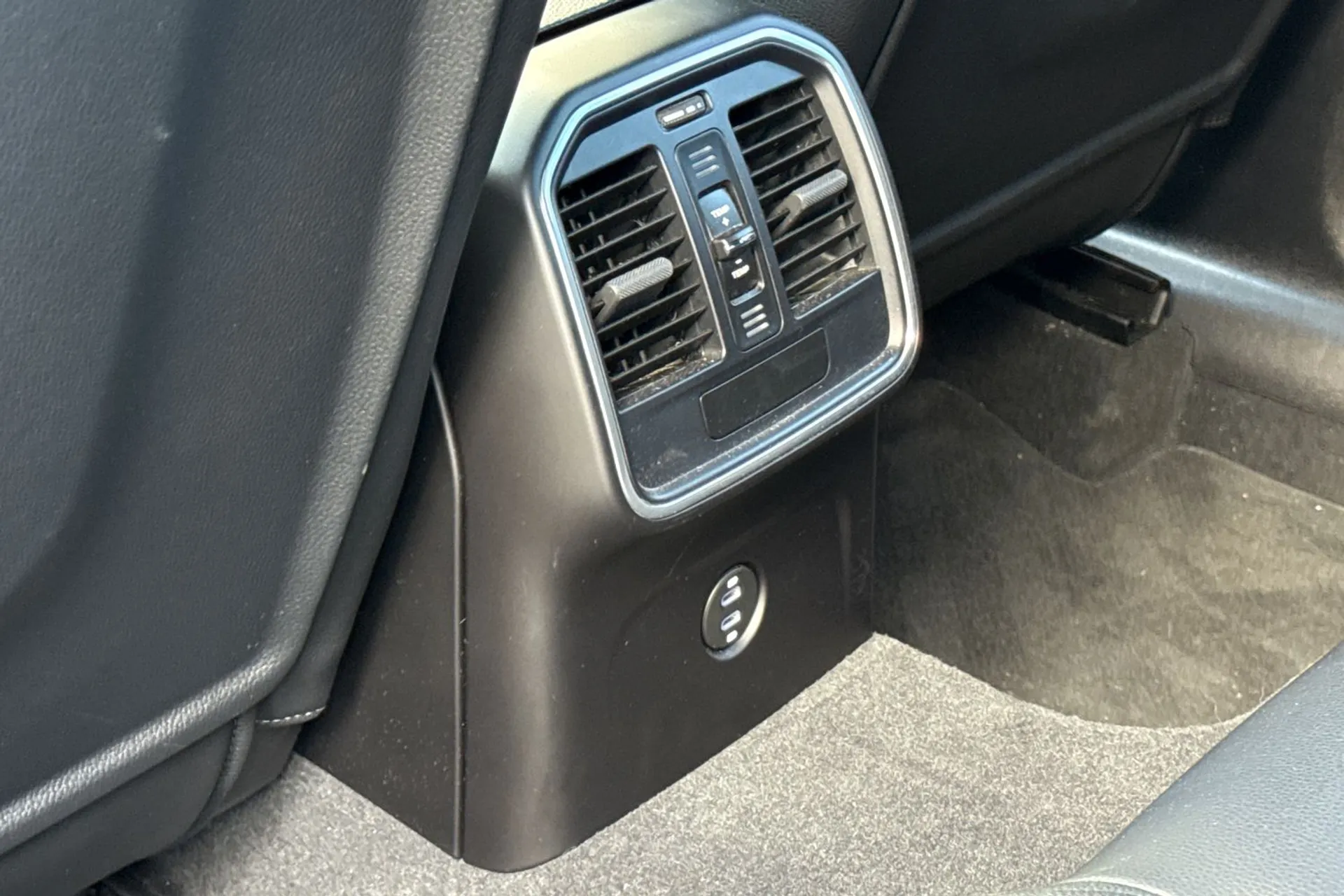 Porsche MACAN thumbnail image number 49