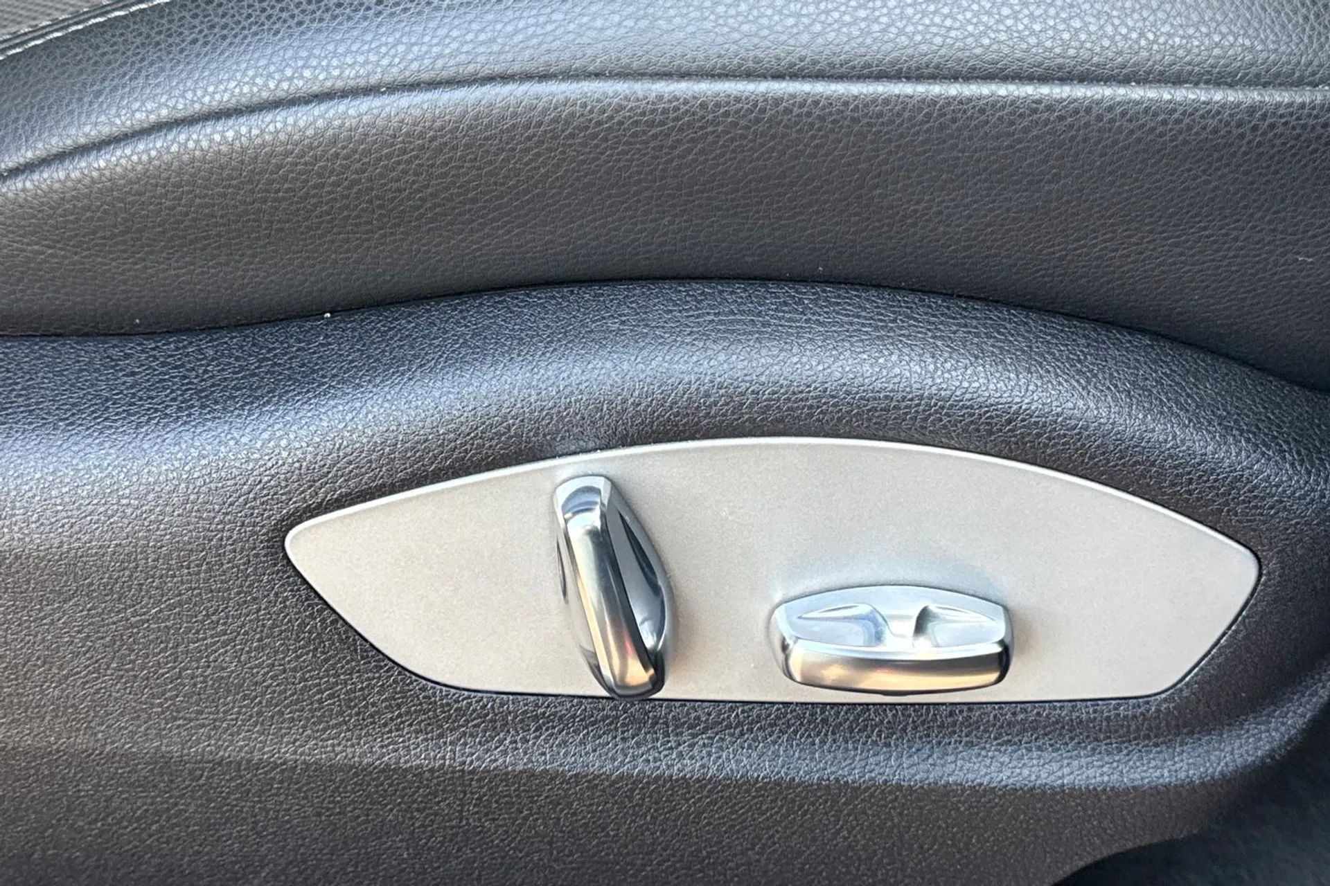 Porsche MACAN thumbnail image number 43