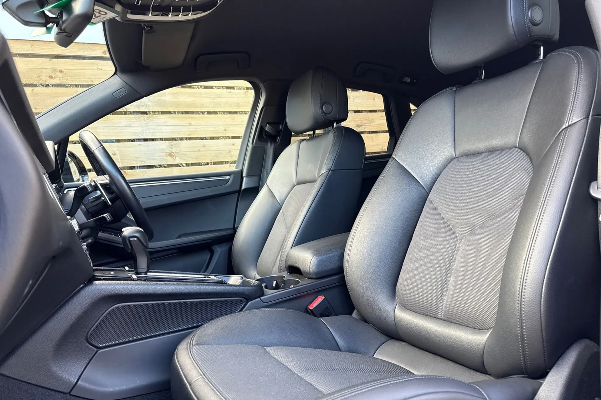 Porsche MACAN thumbnail image number 25