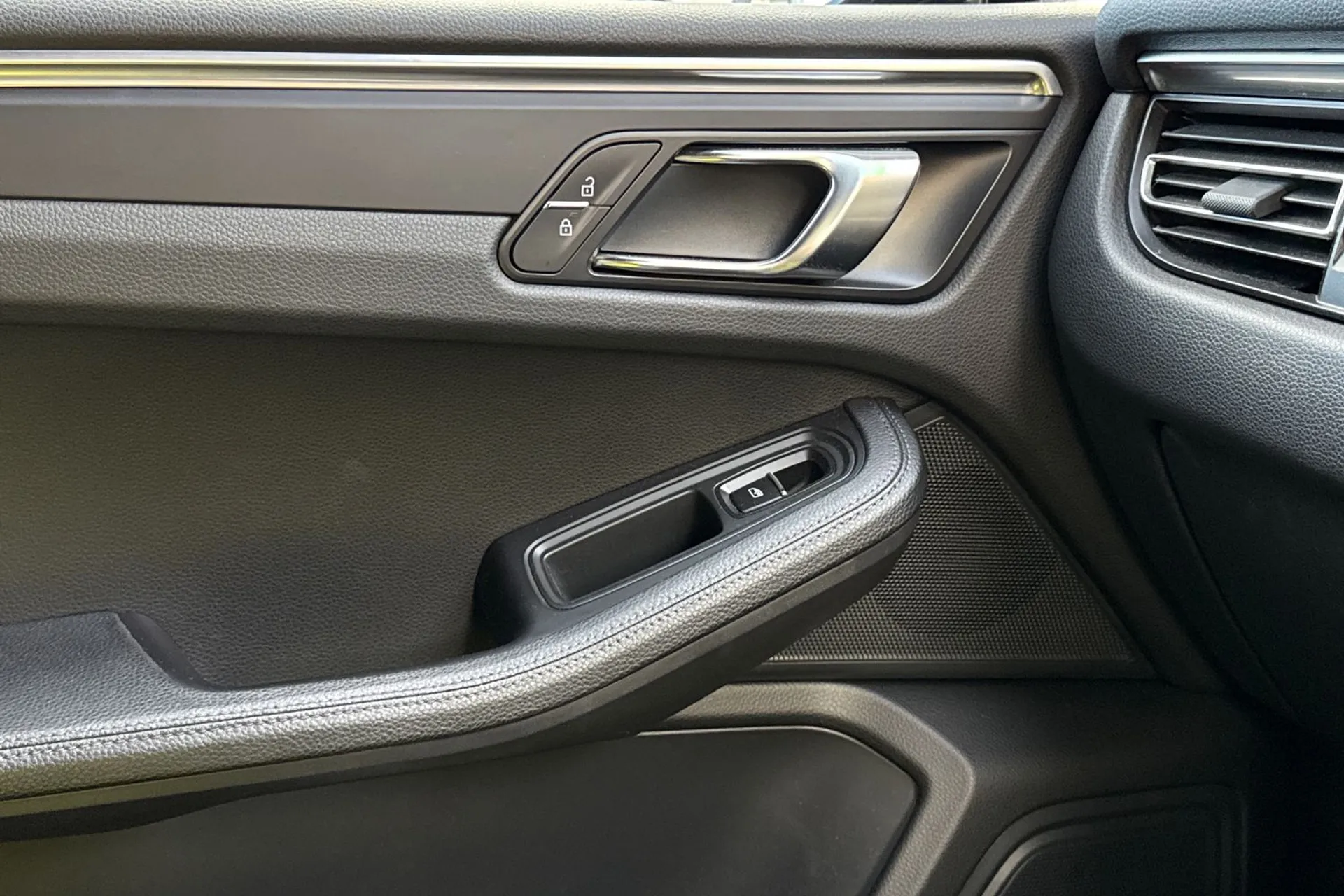 Porsche MACAN thumbnail image number 44