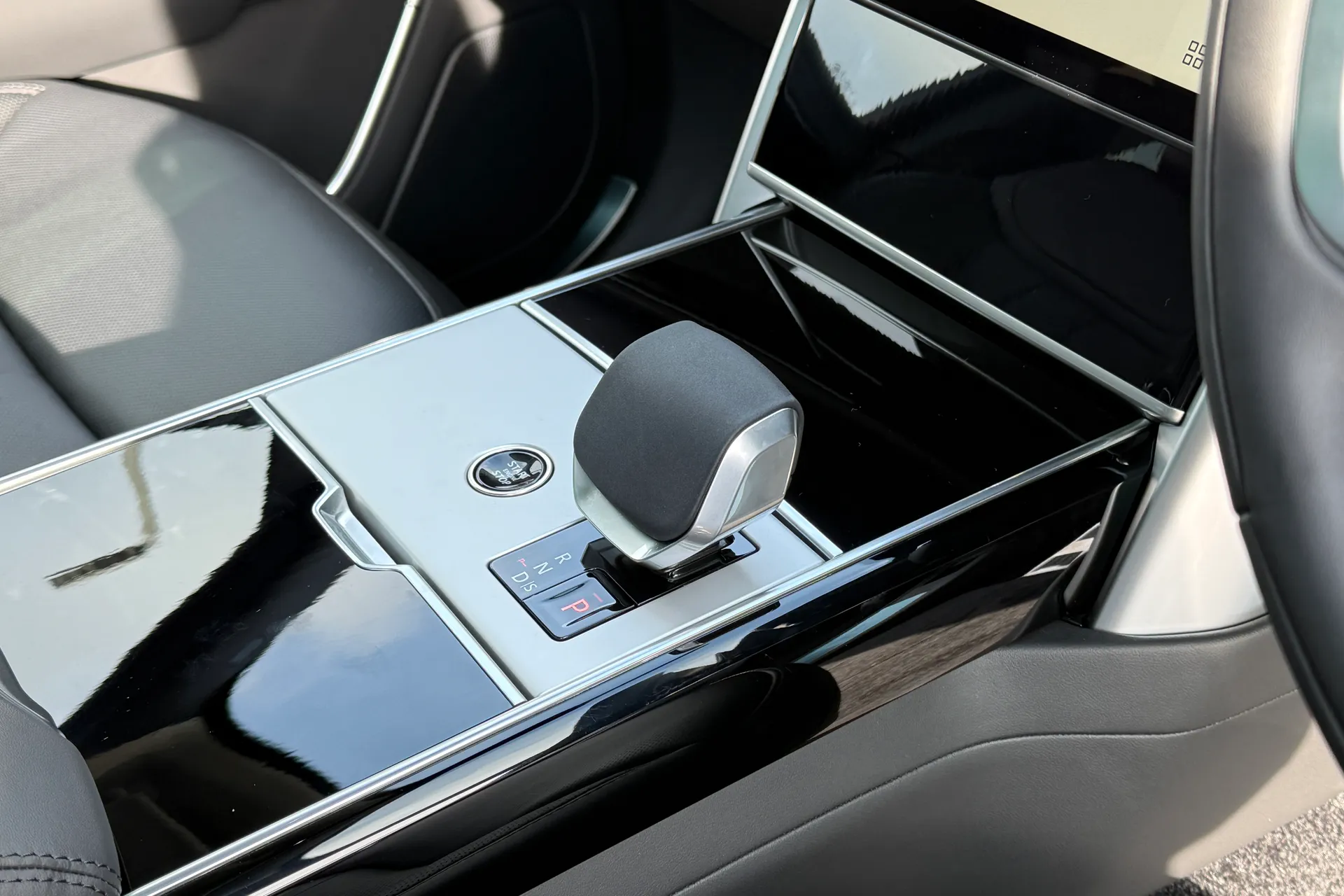 LAND ROVER RANGE ROVER thumbnail image number 24