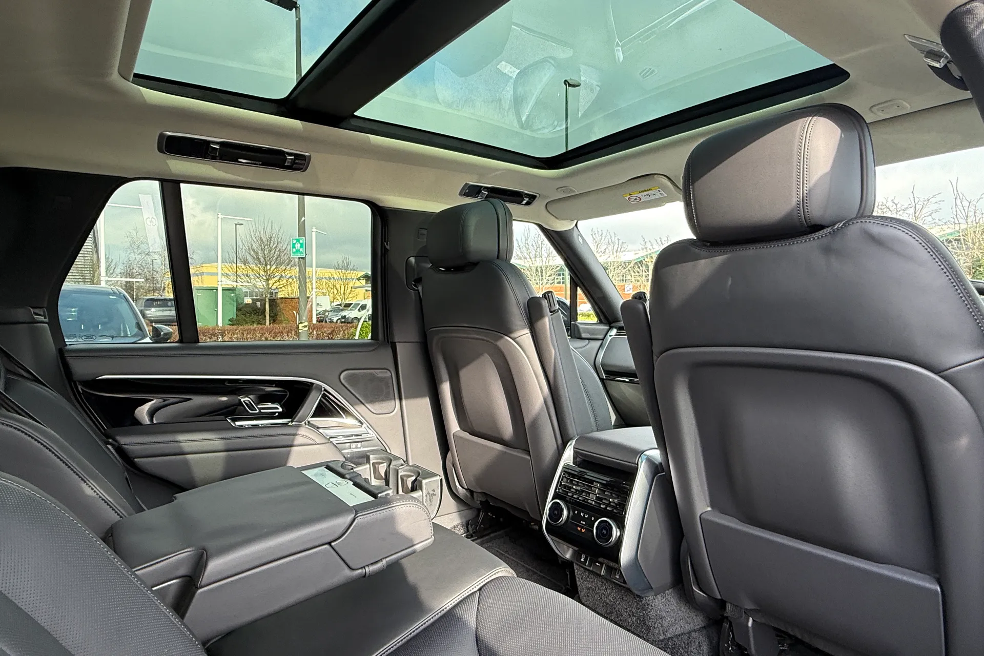 LAND ROVER RANGE ROVER thumbnail image number 36