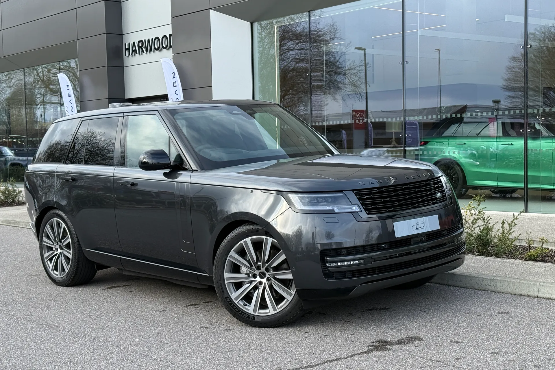 LAND ROVER RANGE ROVER focused image