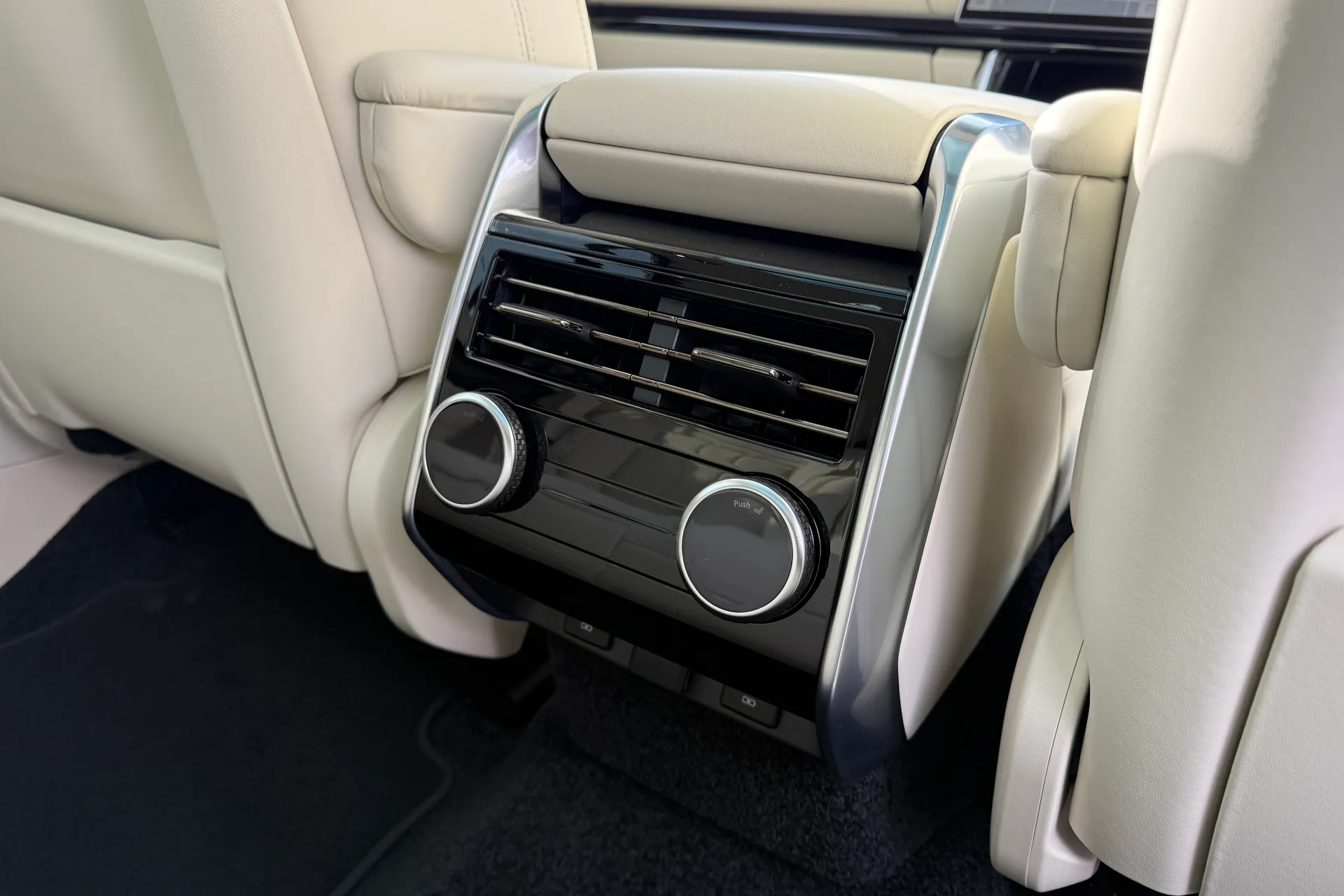 LAND ROVER RANGE ROVER thumbnail image number 40