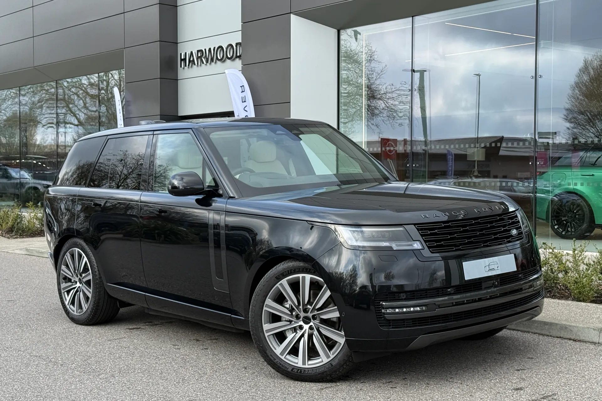 LAND ROVER RANGE ROVER focused image