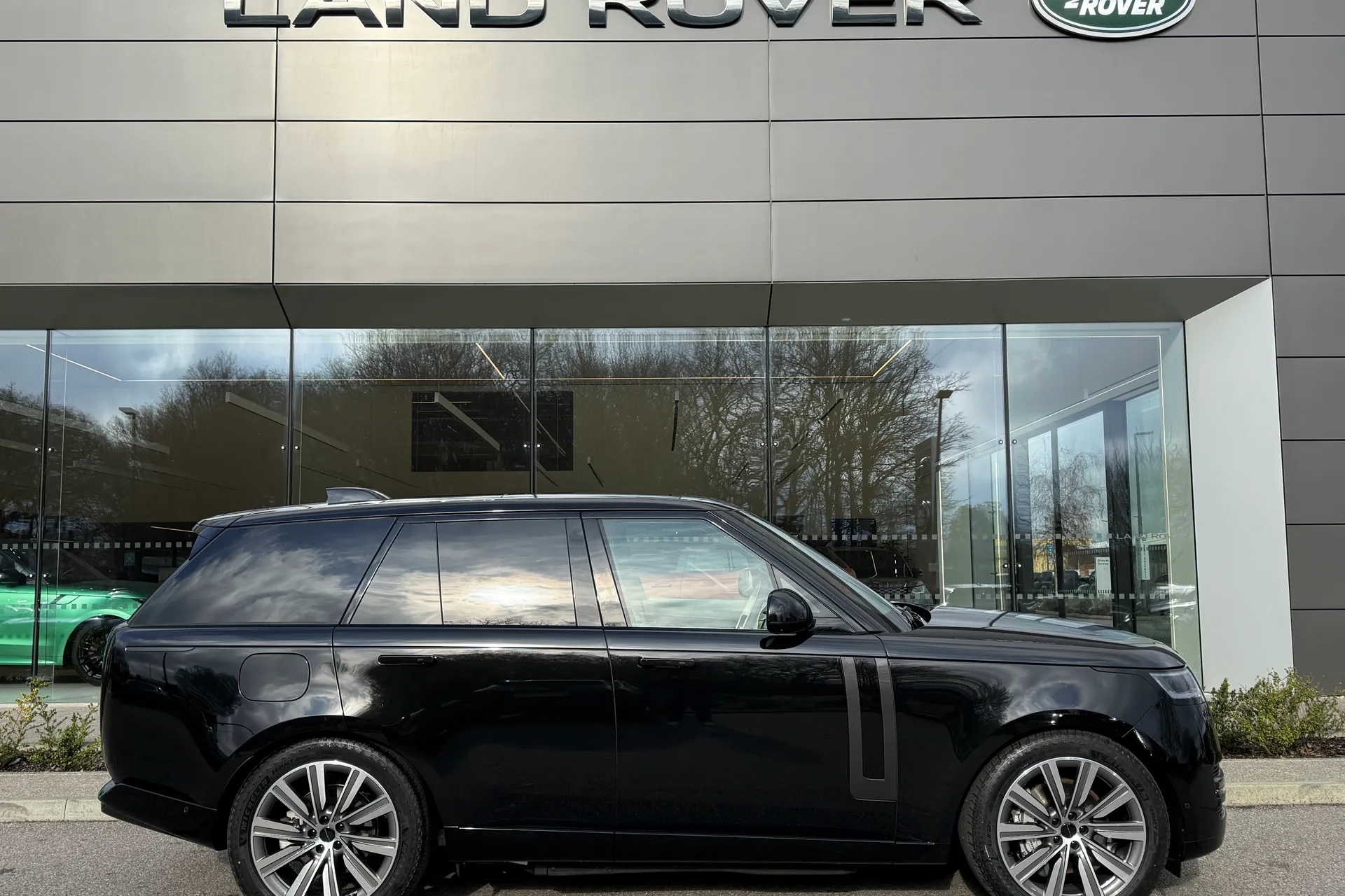 LAND ROVER RANGE ROVER thumbnail image number 2