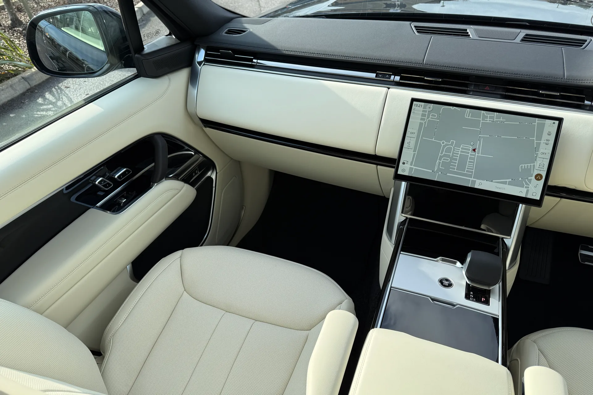 LAND ROVER RANGE ROVER thumbnail image number 24