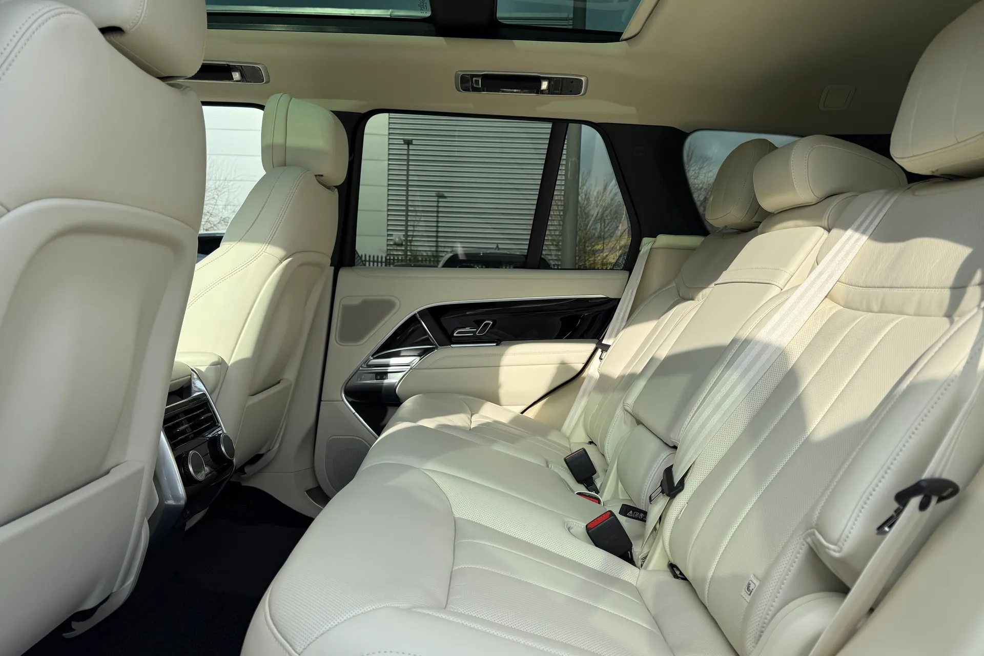 LAND ROVER RANGE ROVER thumbnail image number 41