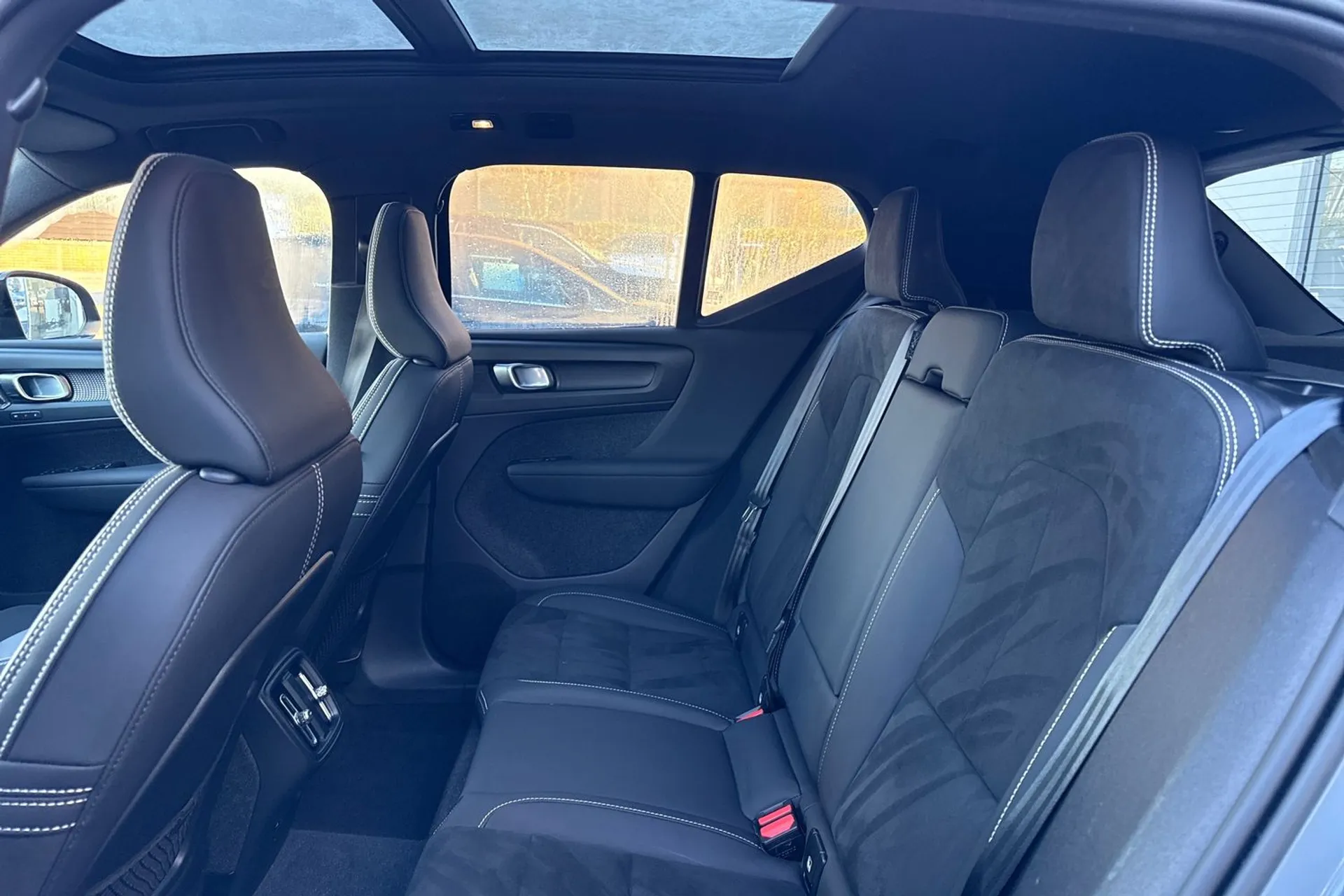 Volvo XC40 thumbnail image number 30