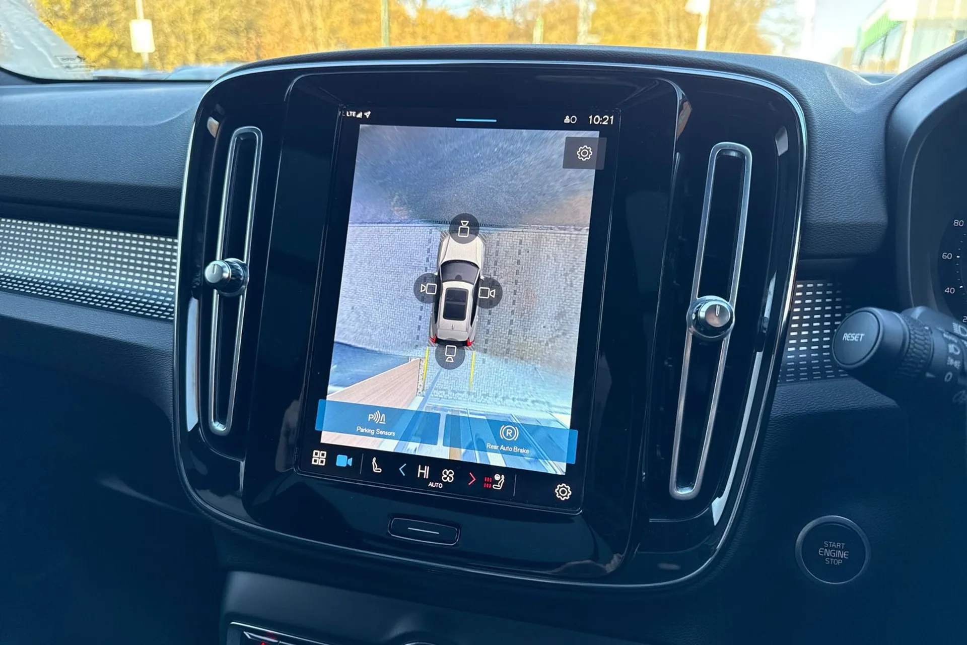 Volvo XC40 thumbnail image number 4