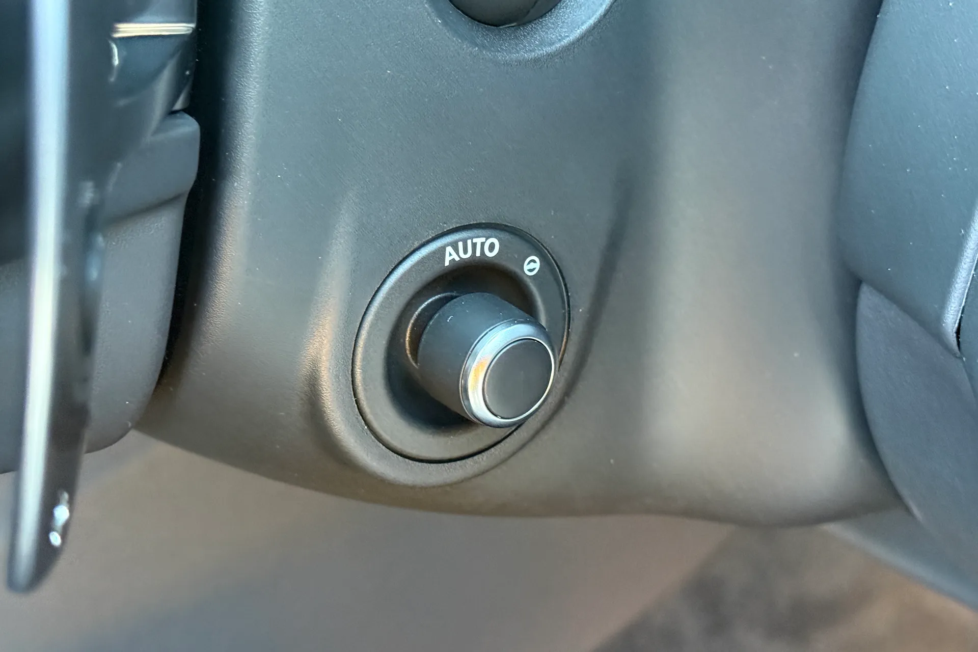 LAND ROVER RANGE ROVER VELAR thumbnail image number 18