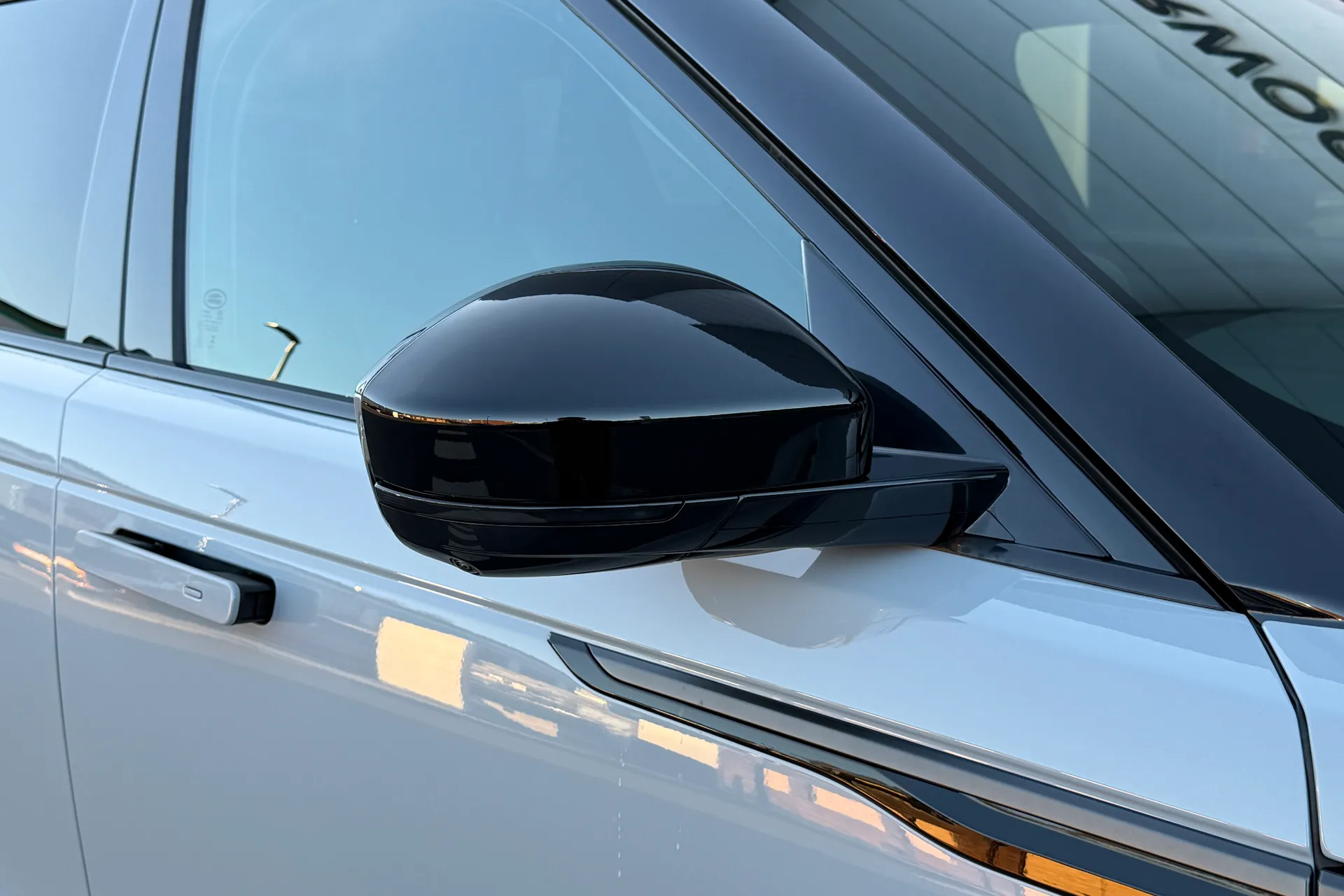 LAND ROVER RANGE ROVER VELAR thumbnail image number 24