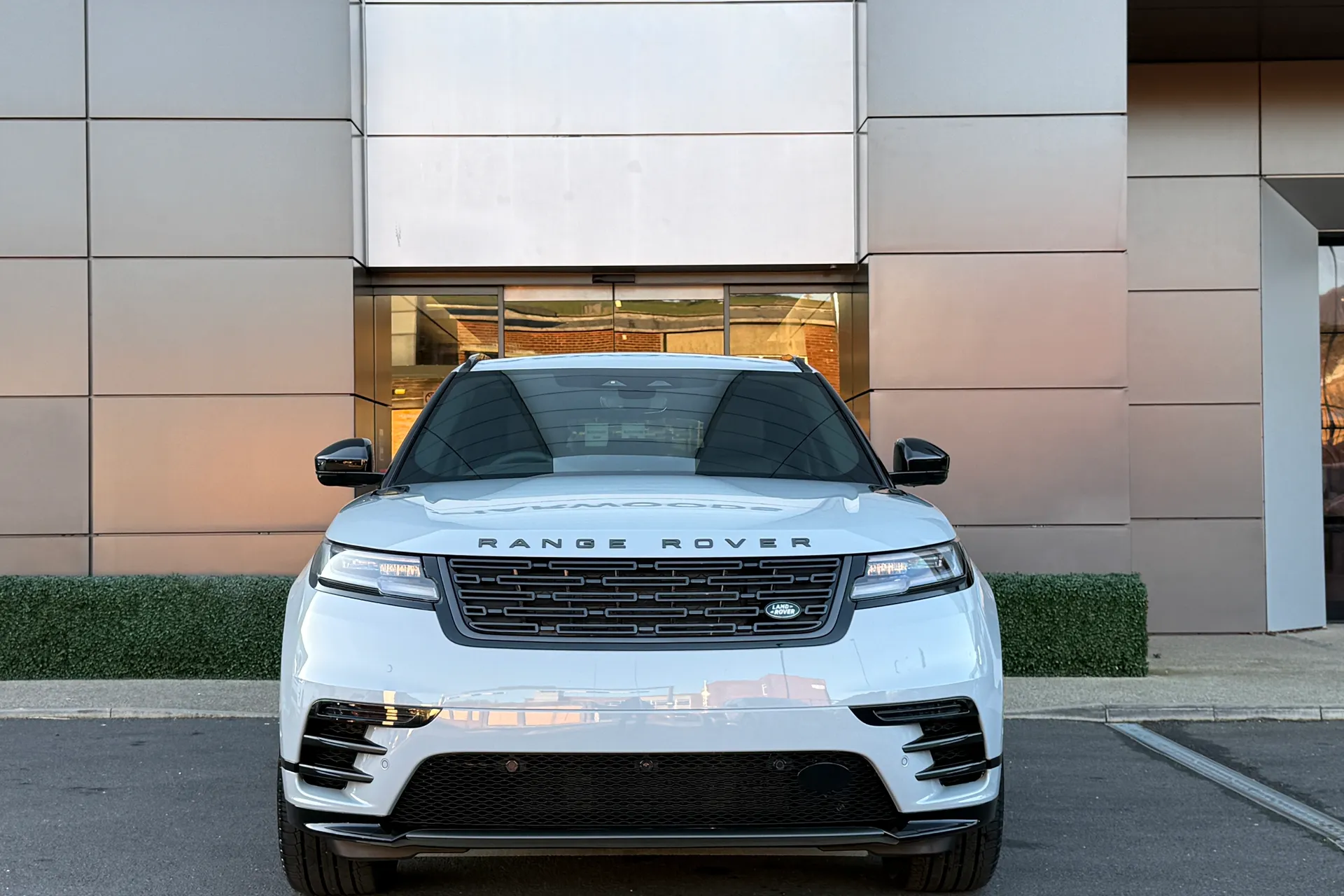 LAND ROVER RANGE ROVER VELAR thumbnail image number 10