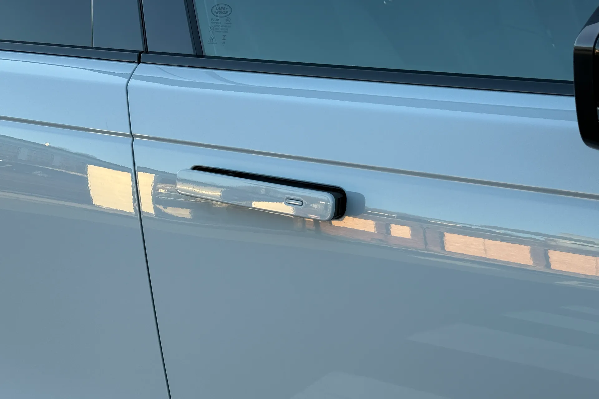 LAND ROVER RANGE ROVER VELAR thumbnail image number 23