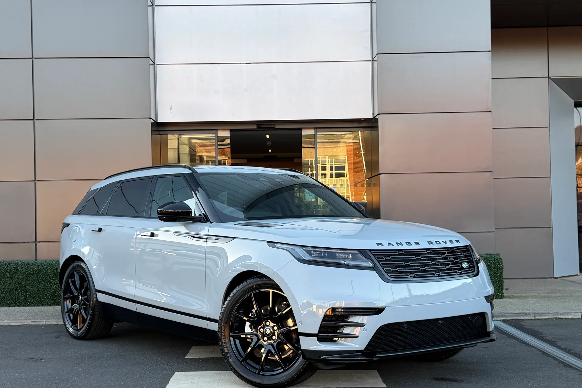LAND ROVER RANGE ROVER VELAR focused image