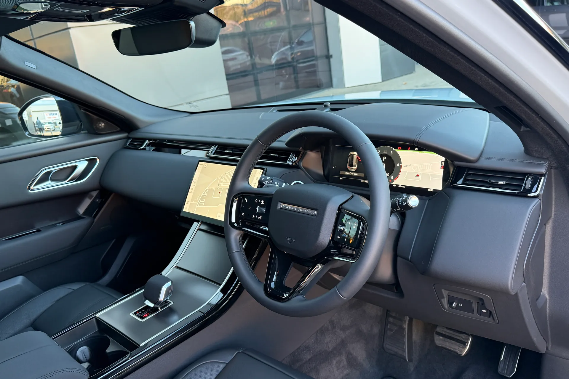 LAND ROVER RANGE ROVER VELAR thumbnail image number 15